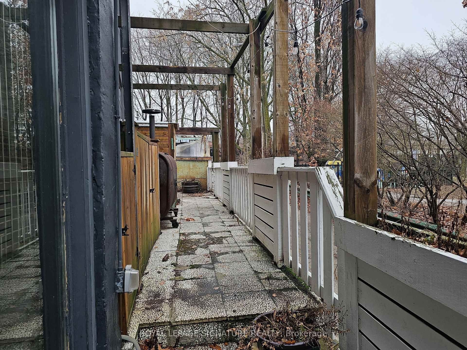 









14


Dupont

Street,
Toronto,




ON
M5R 1V2

