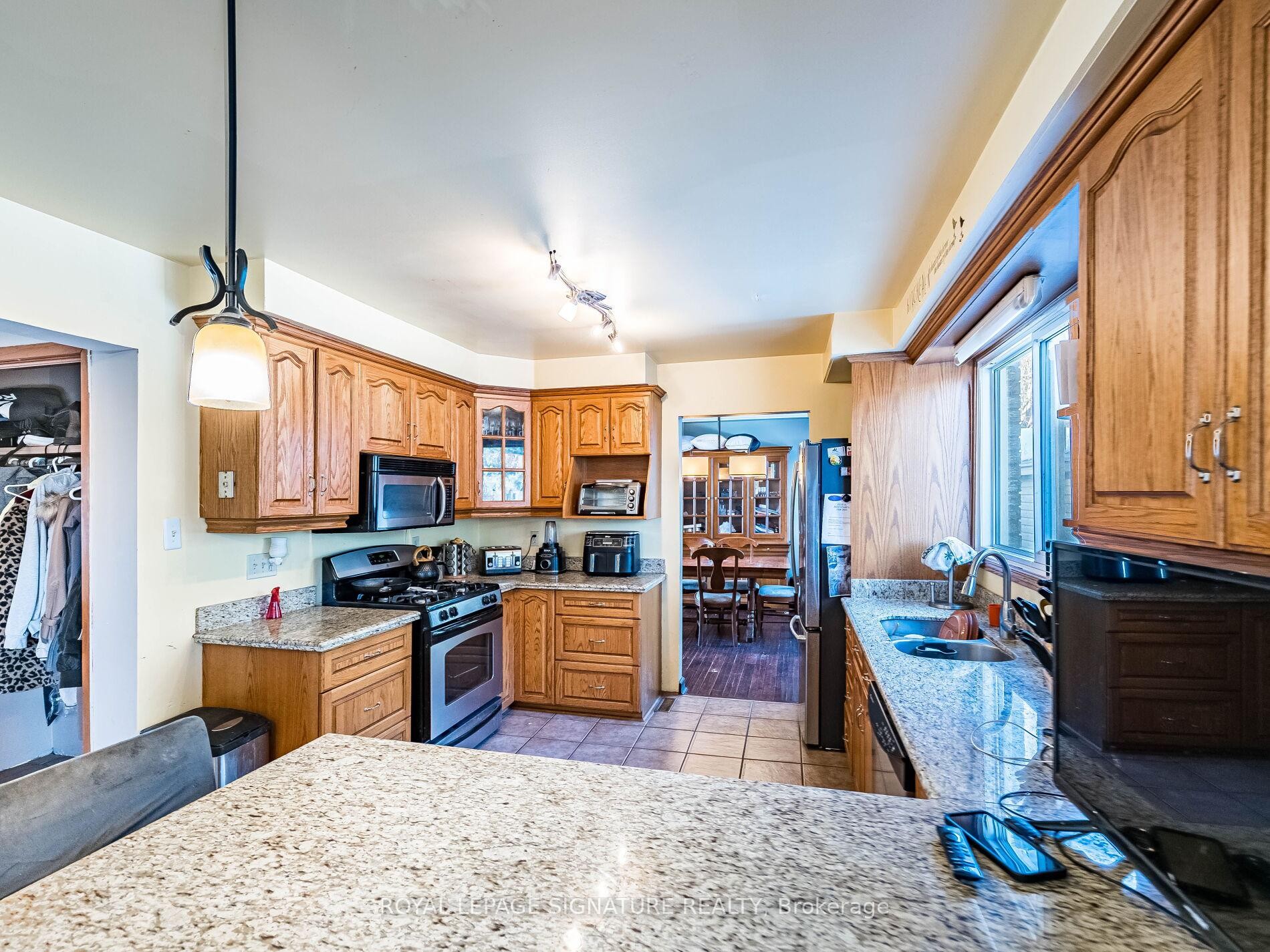 









16


Alderwood

Crescent,
Cambridge,




ON
N1S 3T1

