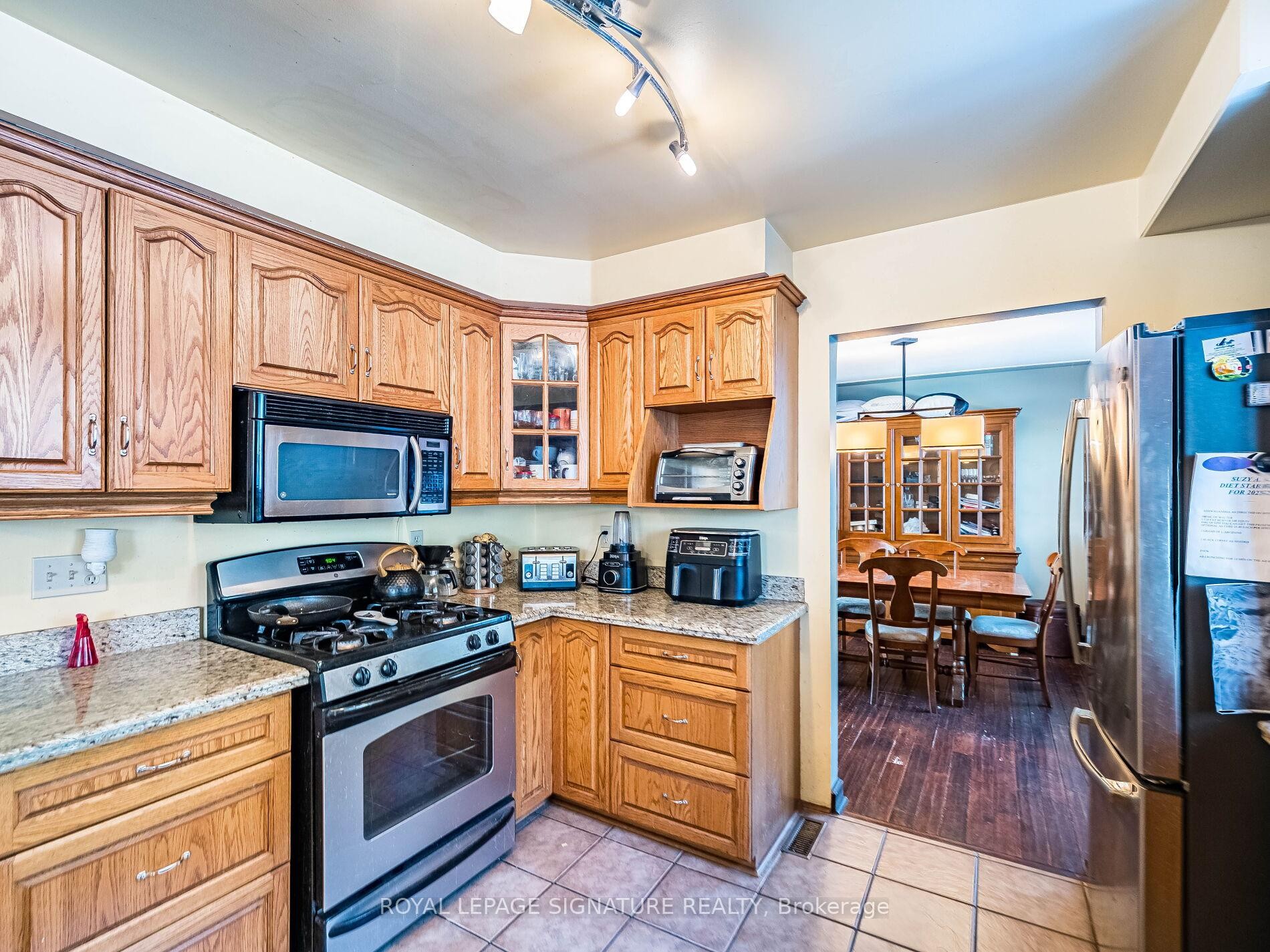 









16


Alderwood

Crescent,
Cambridge,




ON
N1S 3T1

