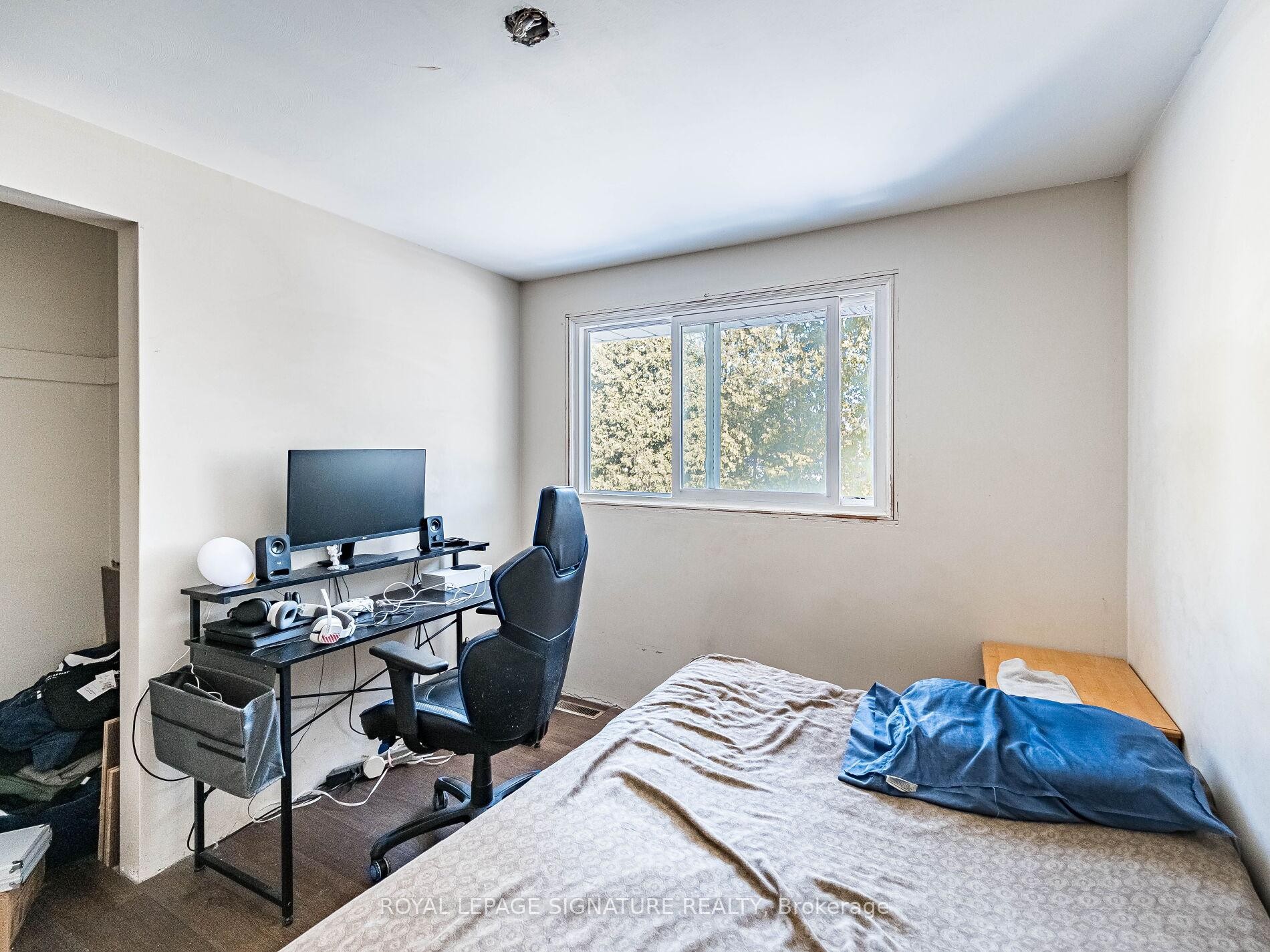 









16


Alderwood

Crescent,
Cambridge,




ON
N1S 3T1

