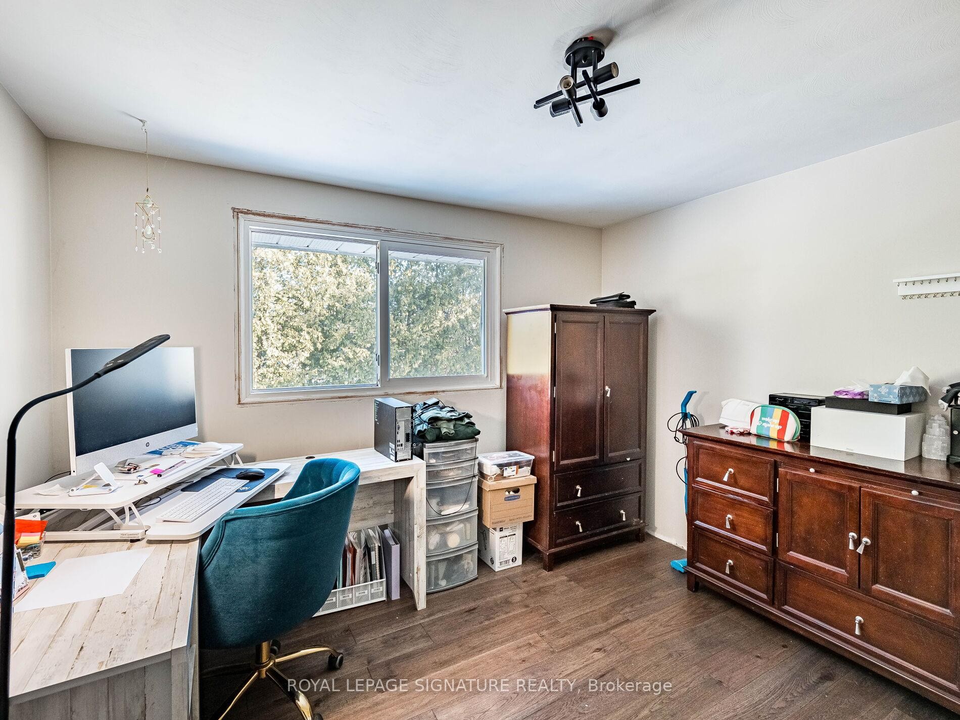 









16


Alderwood

Crescent,
Cambridge,




ON
N1S 3T1

