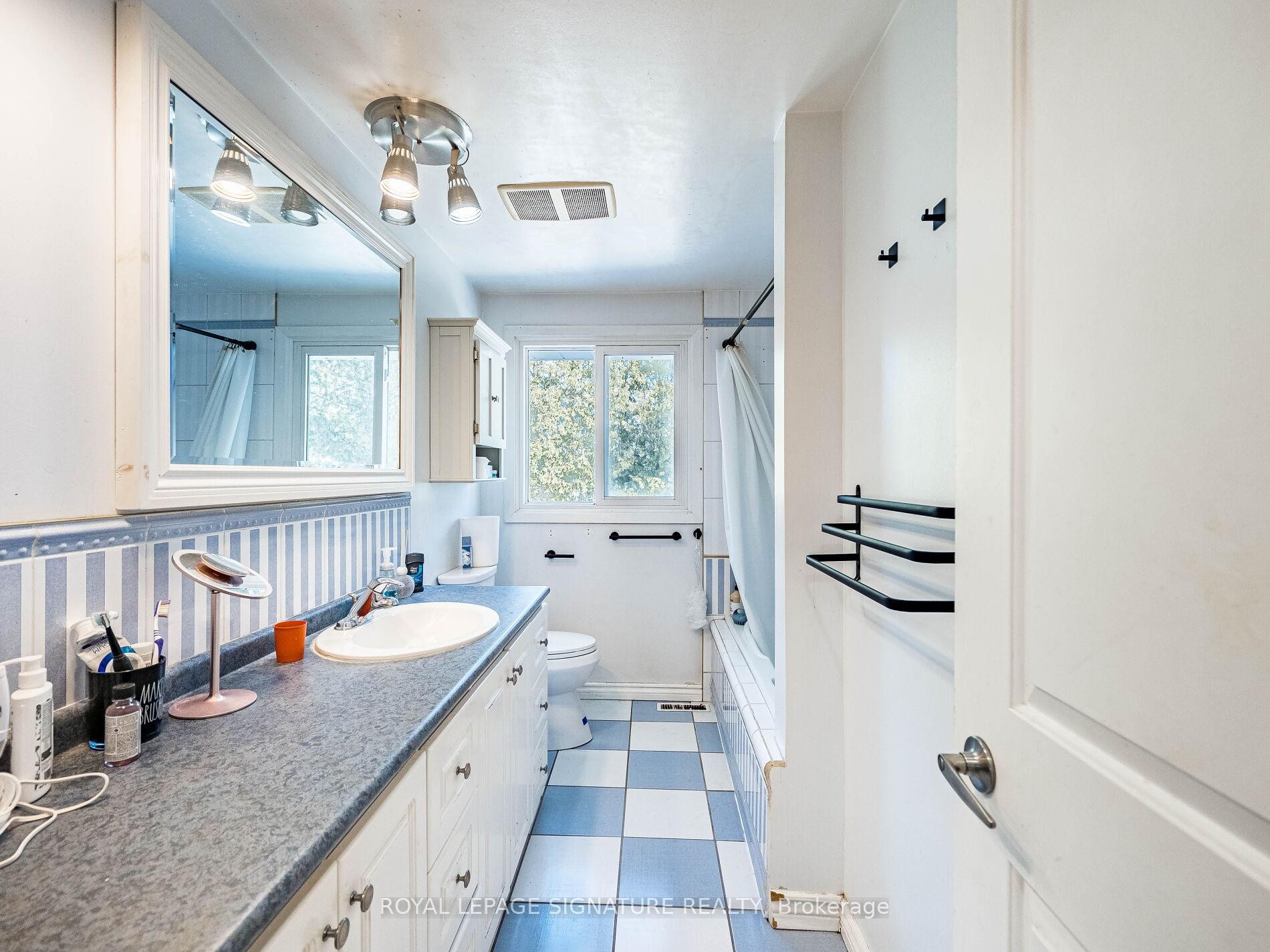 









16


Alderwood

Crescent,
Cambridge,




ON
N1S 3T1

