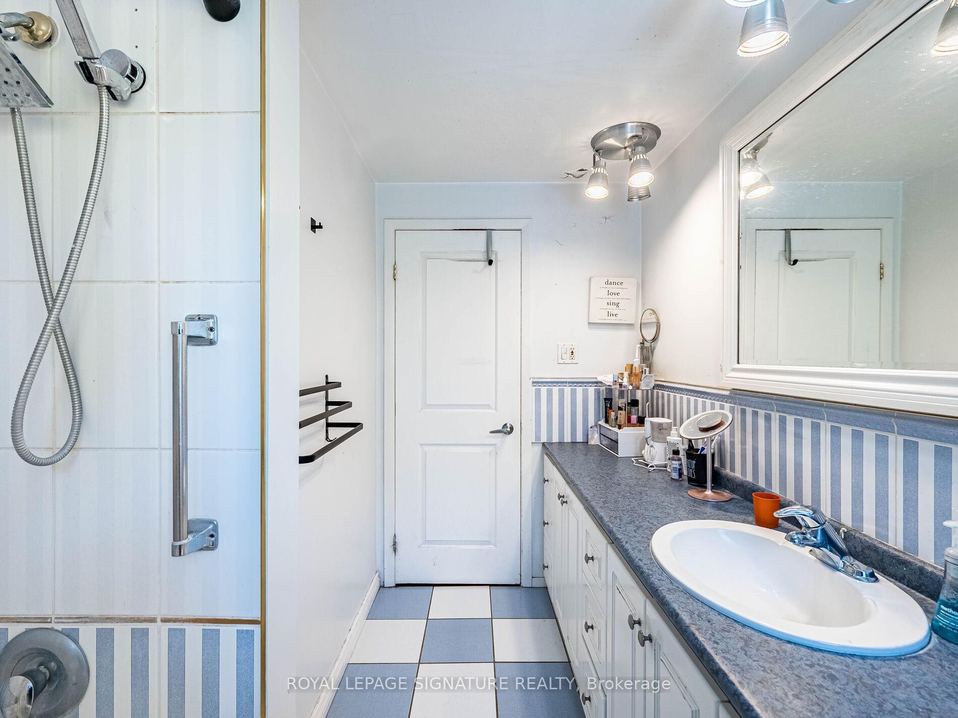 









16


Alderwood

Crescent,
Cambridge,




ON
N1S 3T1

