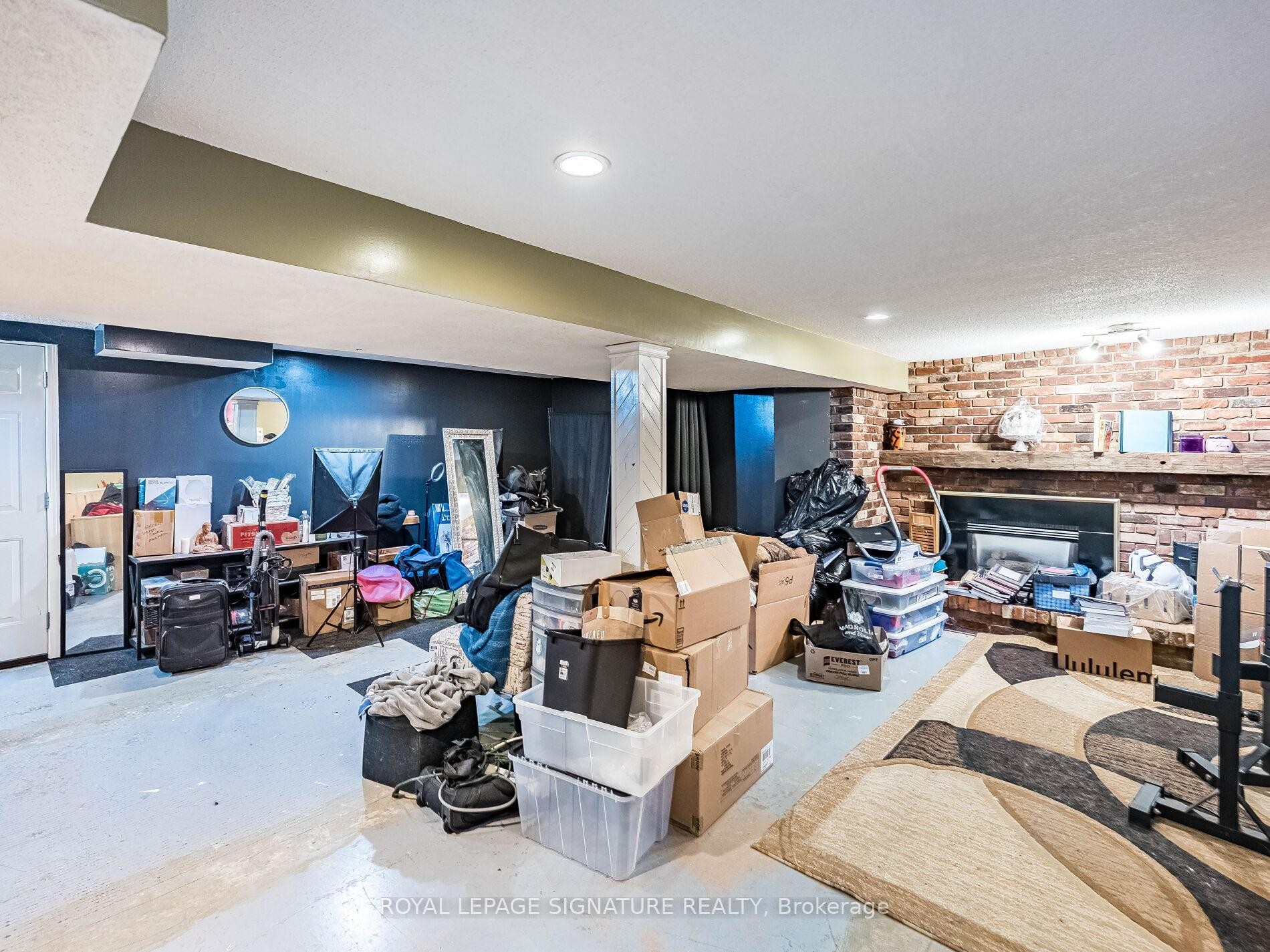 









16


Alderwood

Crescent,
Cambridge,




ON
N1S 3T1

