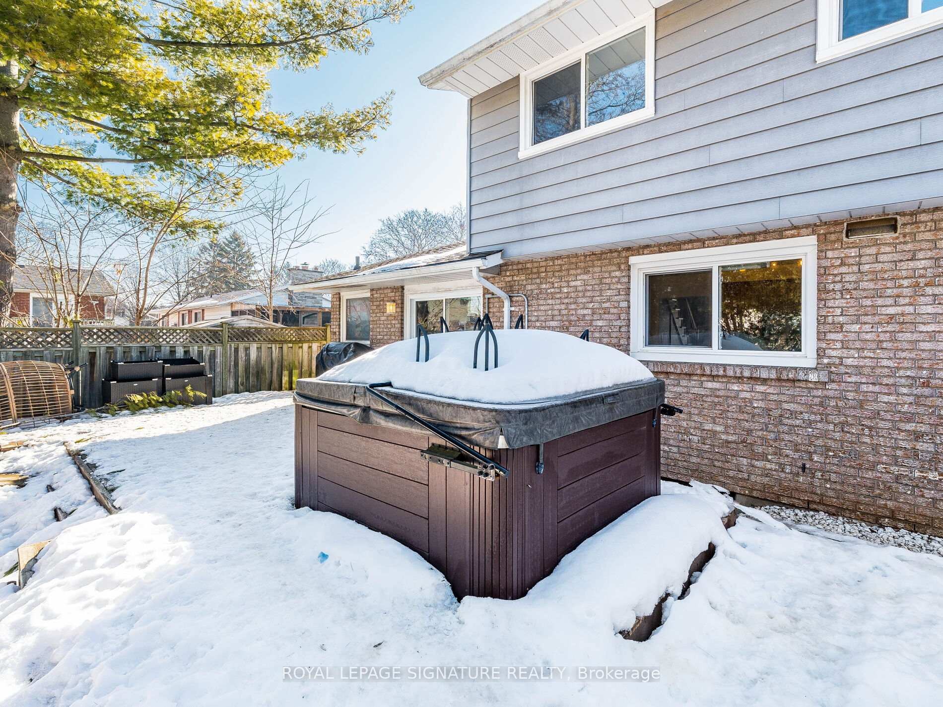 









16


Alderwood

Crescent,
Cambridge,




ON
N1S 3T1


