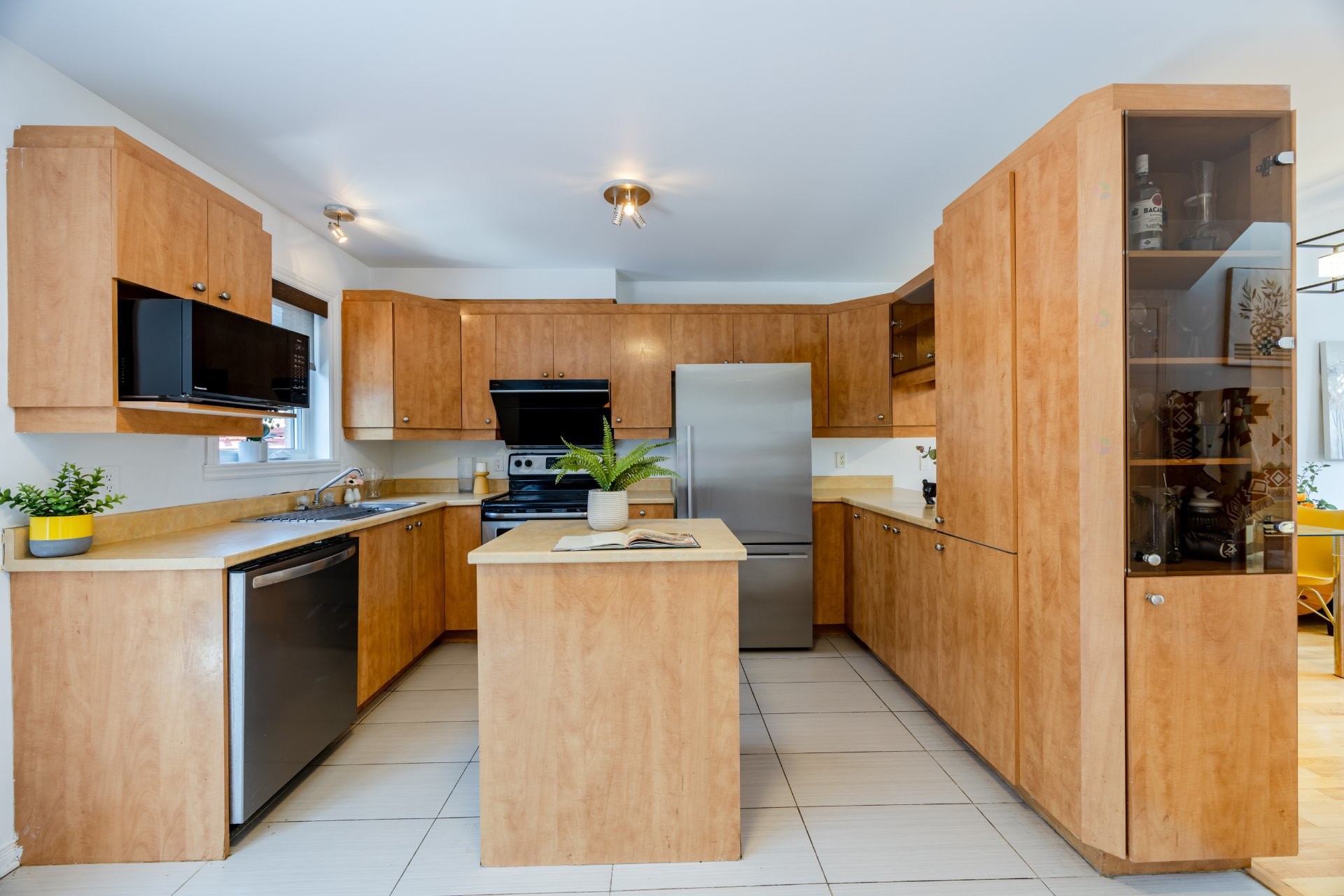 









3440


Rue Anatole-Carignan

,
Montréal (Lachine),




QC
H8T3N7

