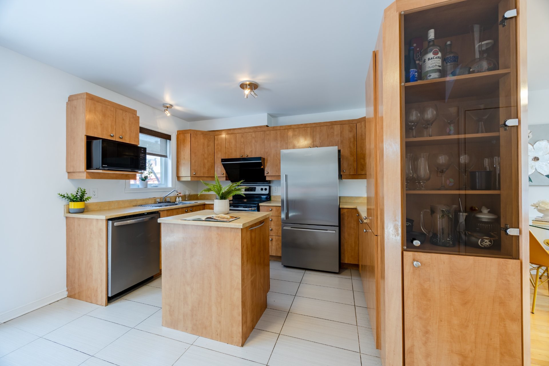 









3440


Rue Anatole-Carignan

,
Montréal (Lachine),




QC
H8T3N7

