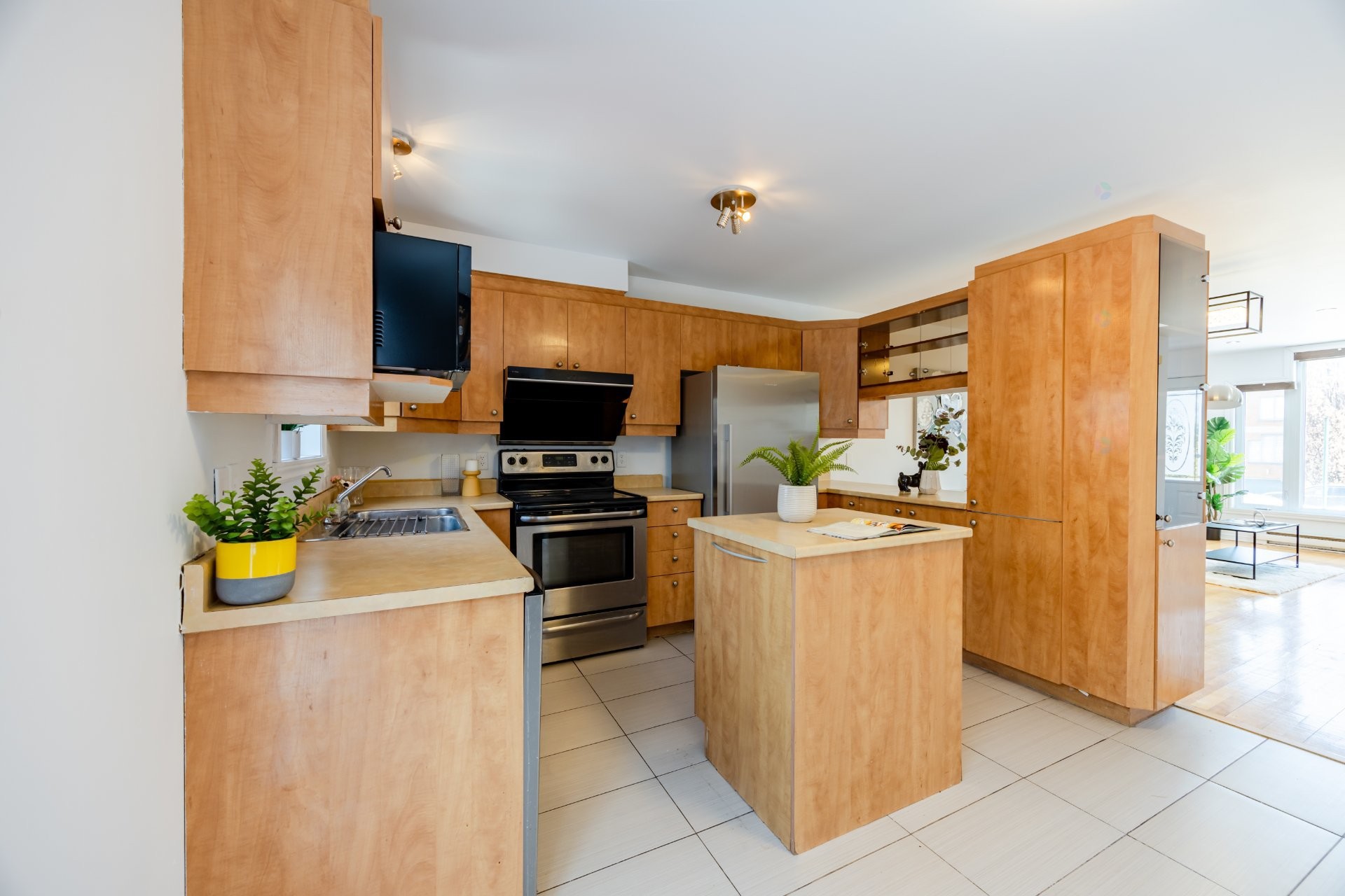 









3440


Rue Anatole-Carignan

,
Montréal (Lachine),




QC
H8T3N7

