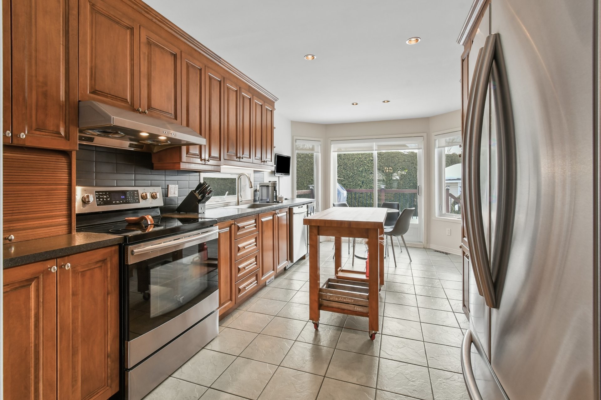 









809


Rue Roger-Lemelin

,
Sainte-Julie,




QC
J3E2J5

