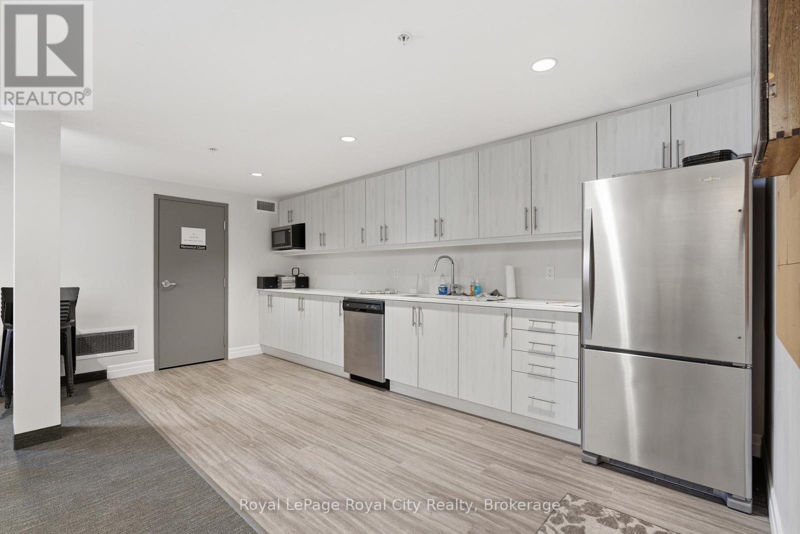 












106 - 19 STUMPF STREET

,
Centre Wellington (Elora/Salem),




Ontario
N0B1S0

