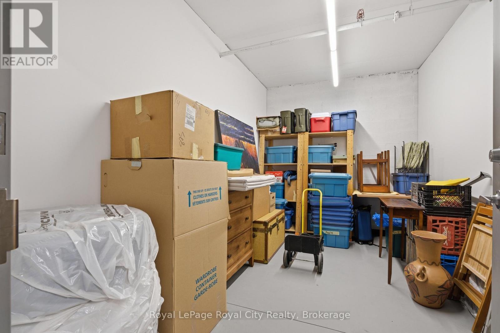 












106 - 19 STUMPF STREET

,
Centre Wellington (Elora/Salem),




Ontario
N0B1S0

