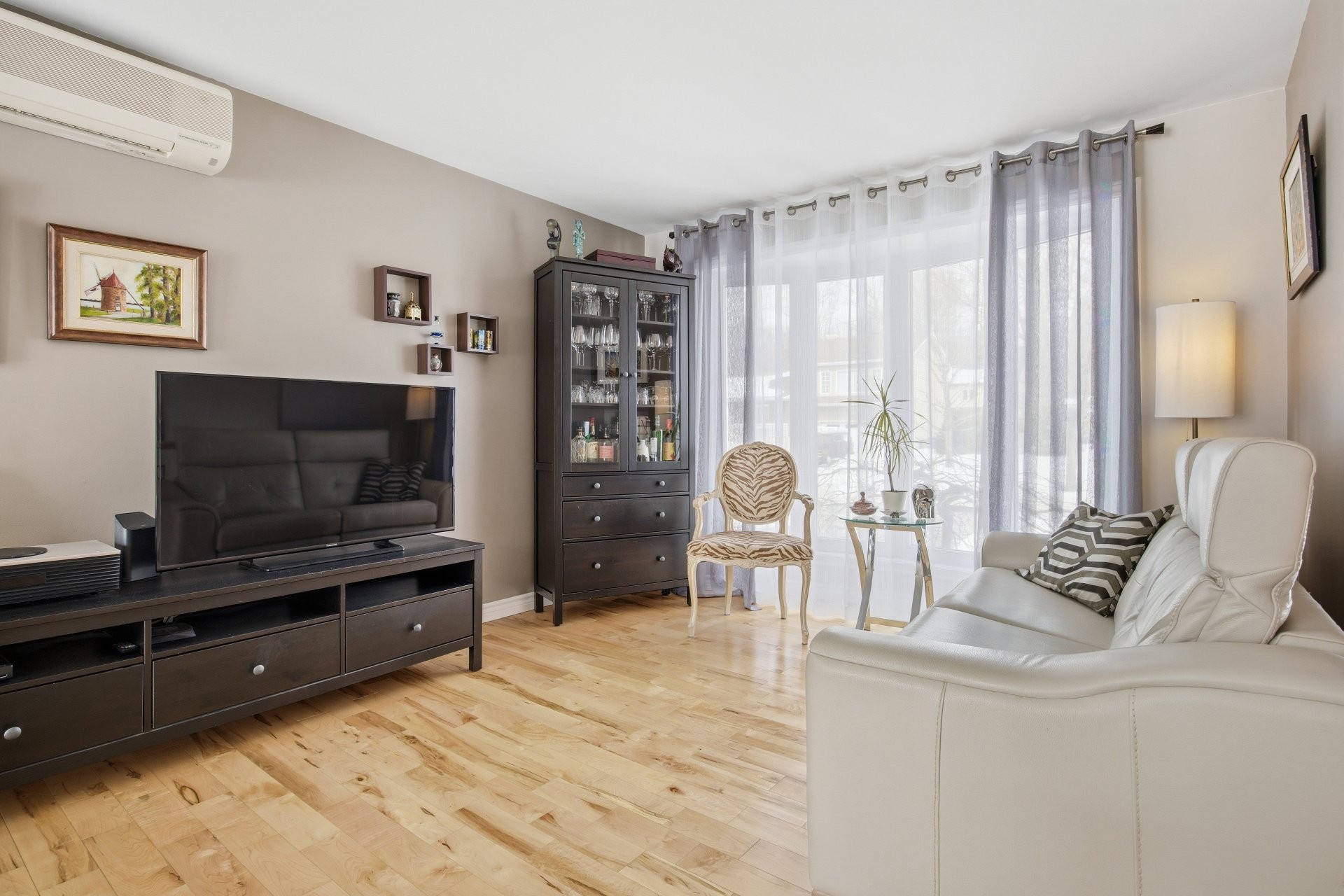 









951


Rue de Monaco

,
Mont-Saint-Hilaire,




QC
J3H4N4

