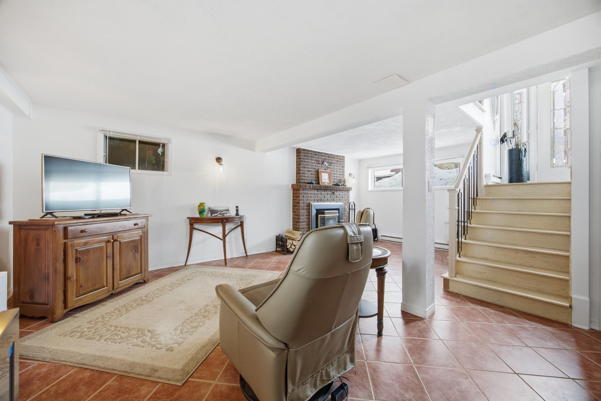 









951


Rue de Monaco

,
Mont-Saint-Hilaire,




QC
J3H4N4

