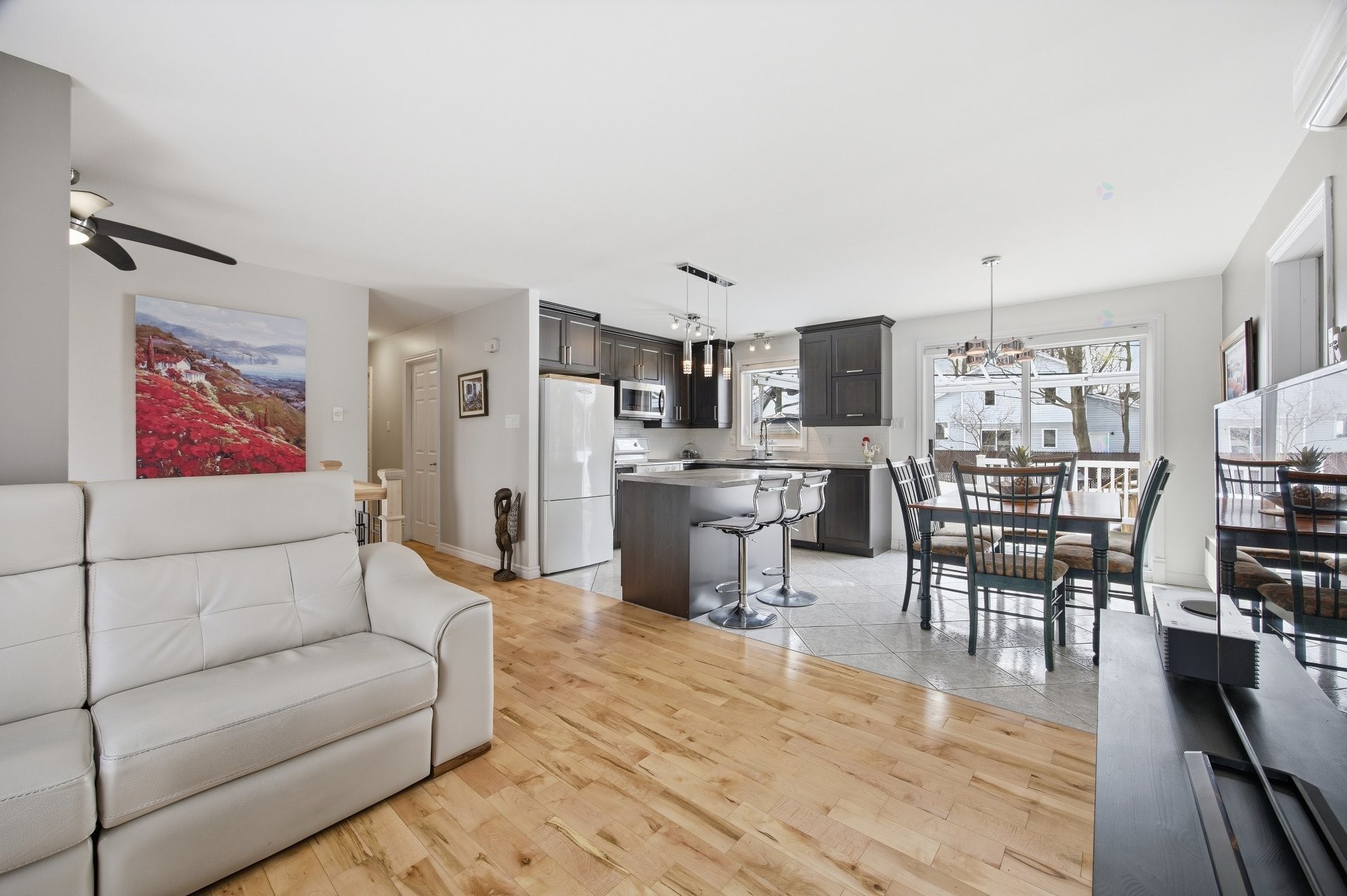 









951


Rue de Monaco

,
Mont-Saint-Hilaire,




QC
J3H4N4

