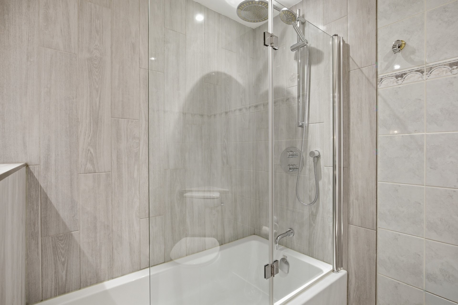 









951


Rue de Monaco

,
Mont-Saint-Hilaire,




QC
J3H4N4

