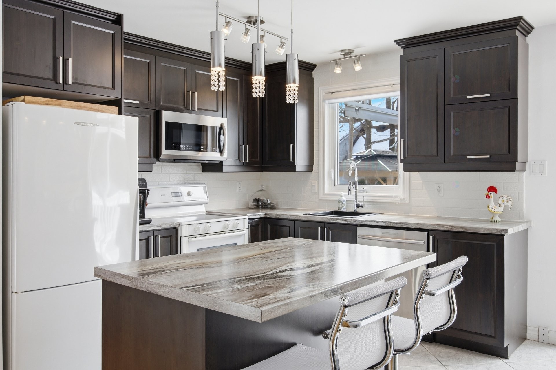 









951


Rue de Monaco

,
Mont-Saint-Hilaire,




QC
J3H4N4

