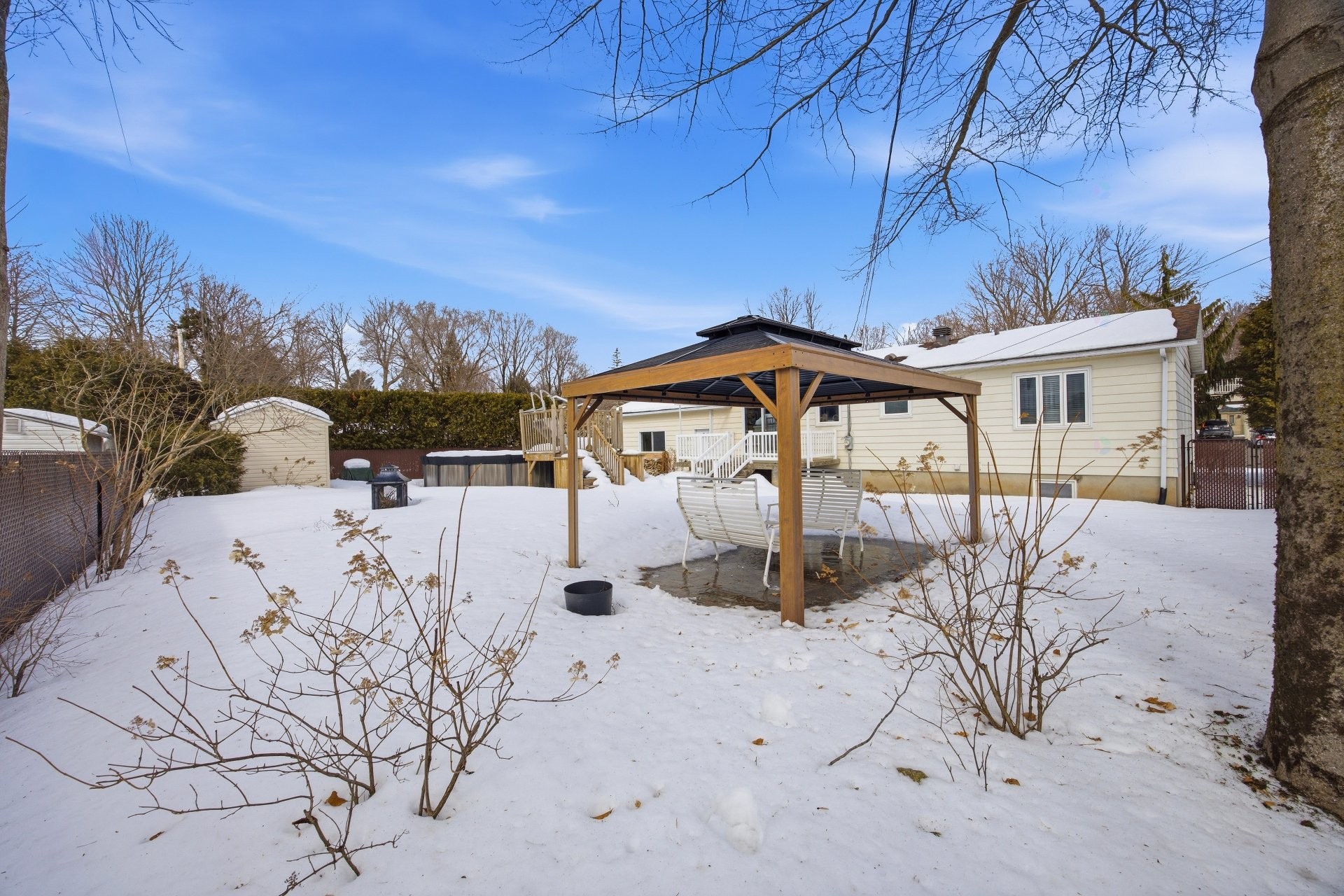 









951


Rue de Monaco

,
Mont-Saint-Hilaire,




QC
J3H4N4

