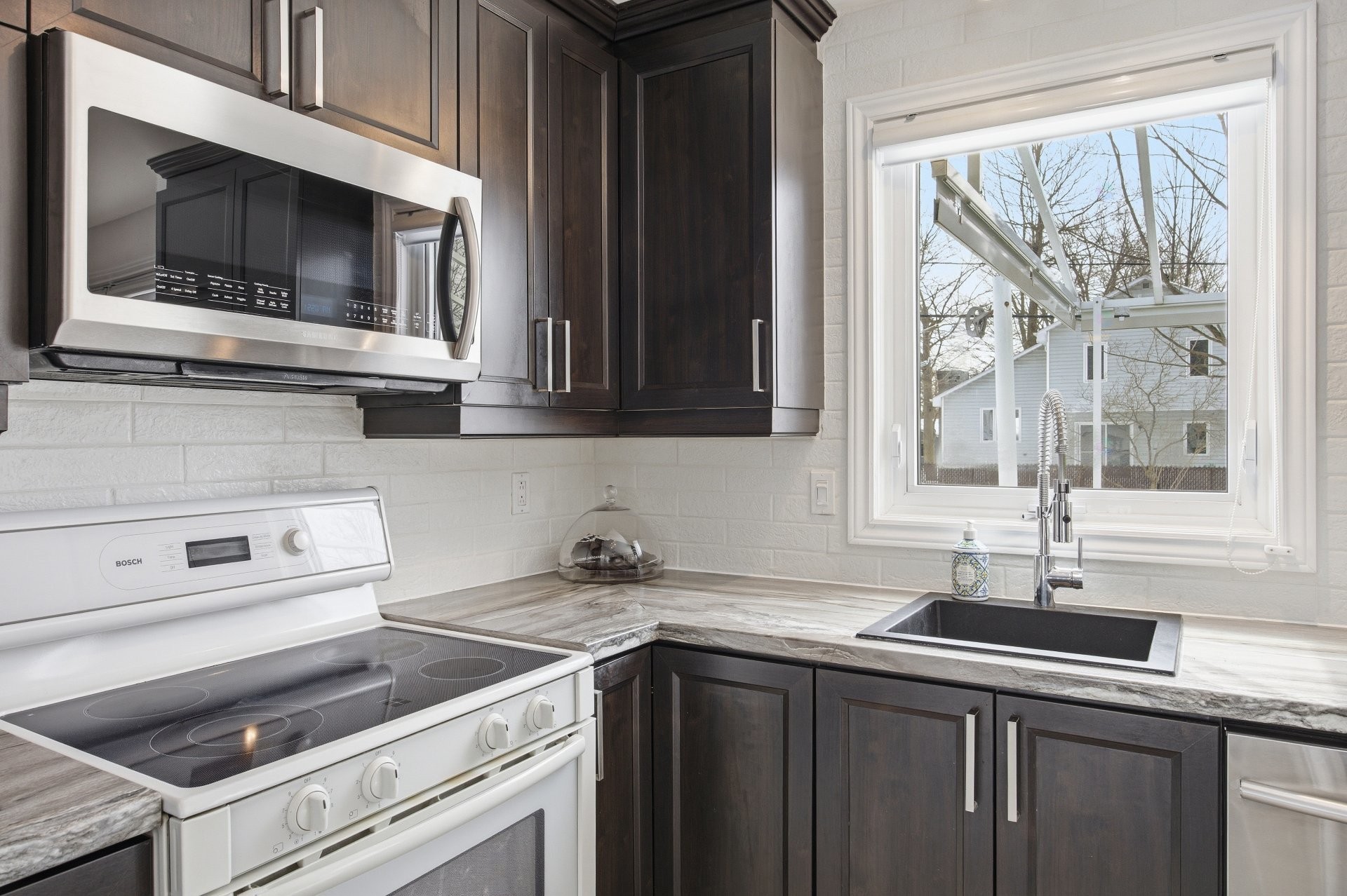 









951


Rue de Monaco

,
Mont-Saint-Hilaire,




QC
J3H4N4

