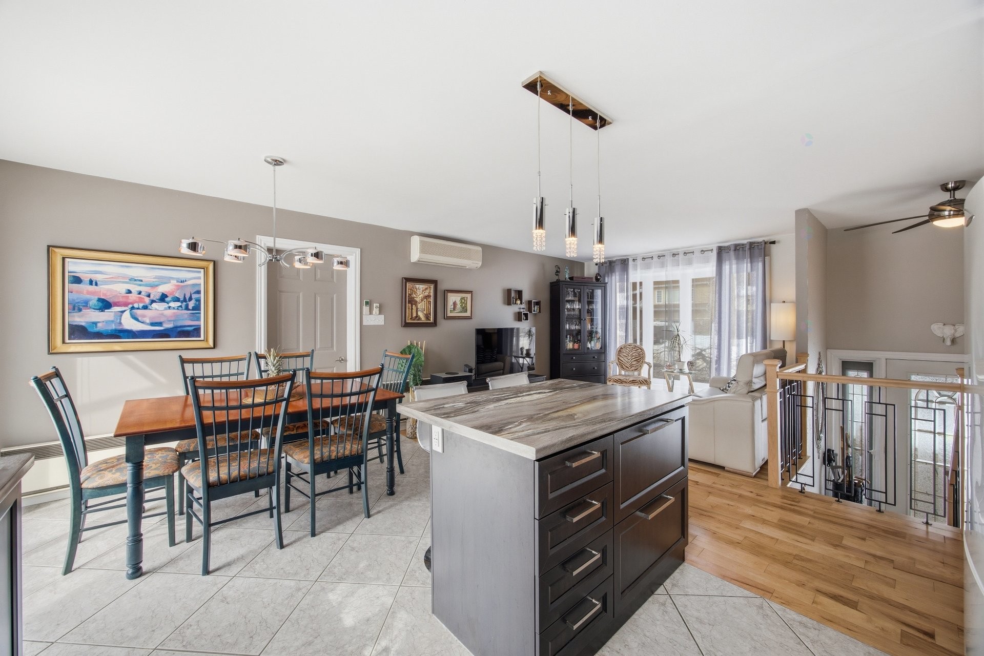 









951


Rue de Monaco

,
Mont-Saint-Hilaire,




QC
J3H4N4

