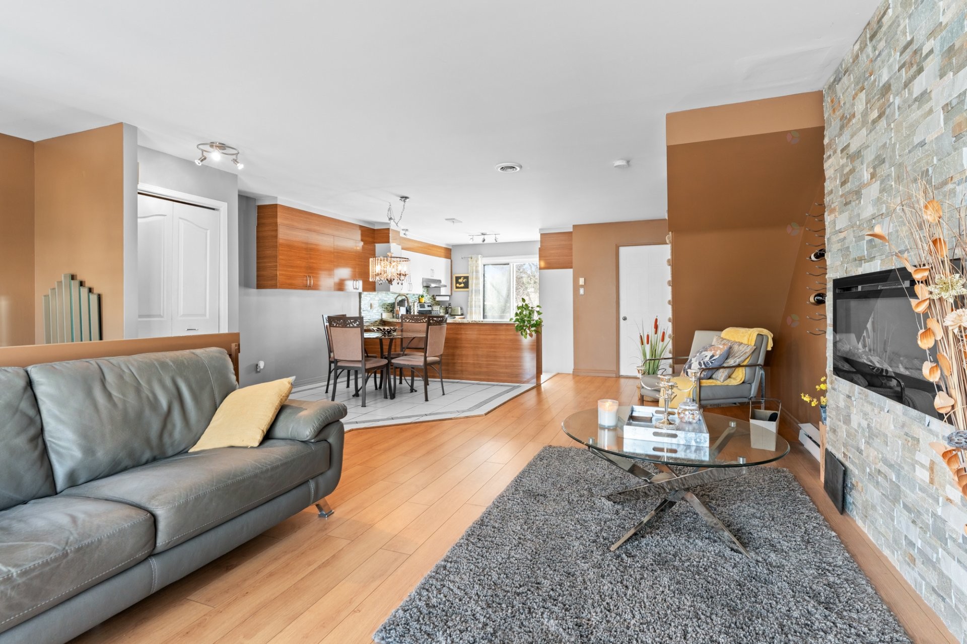 









1503


Rue Taillefer

,
Laval (Sainte-Rose),




QC
H7L5P4

