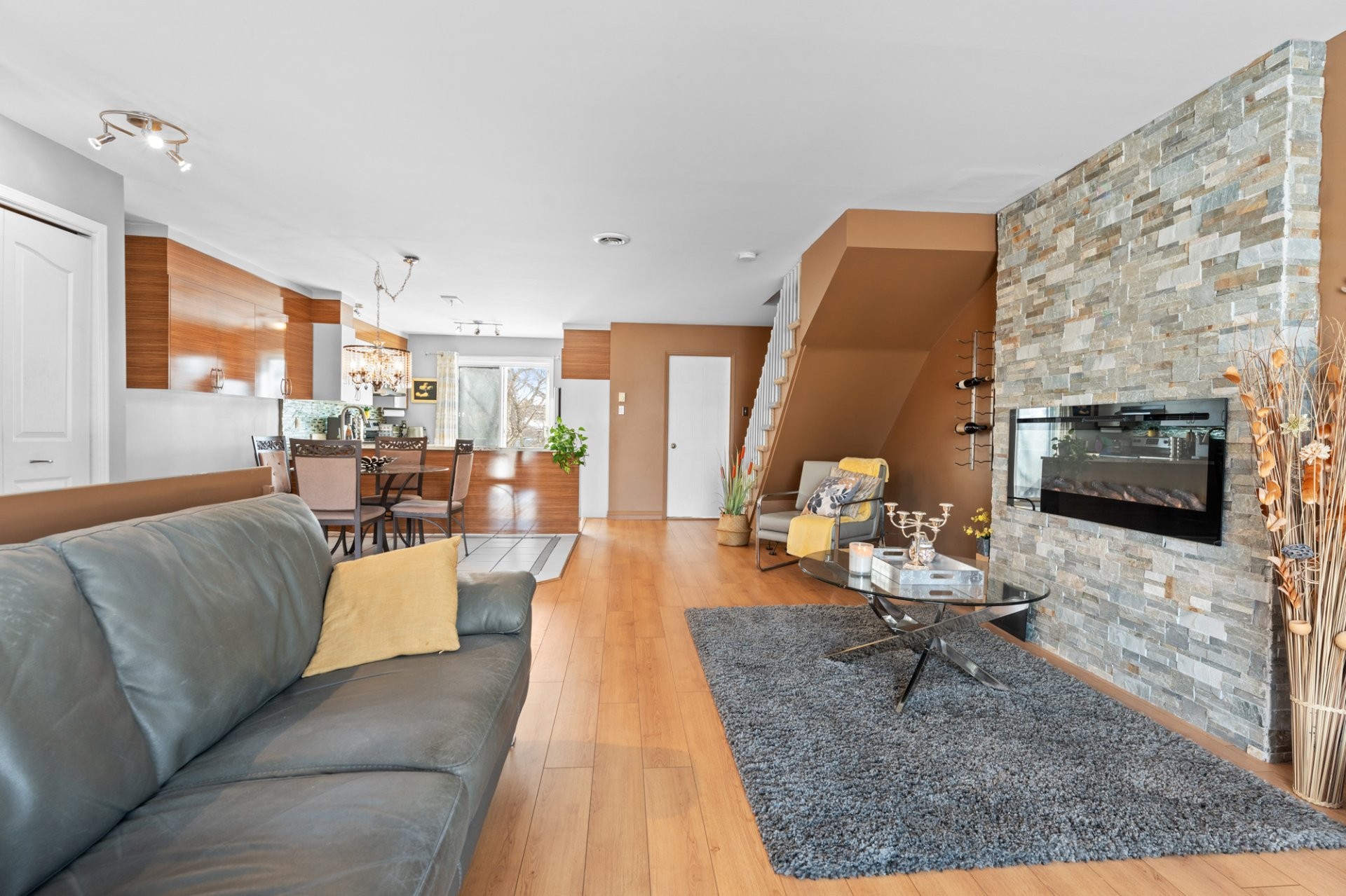 









1503


Rue Taillefer

,
Laval (Sainte-Rose),




QC
H7L5P4

