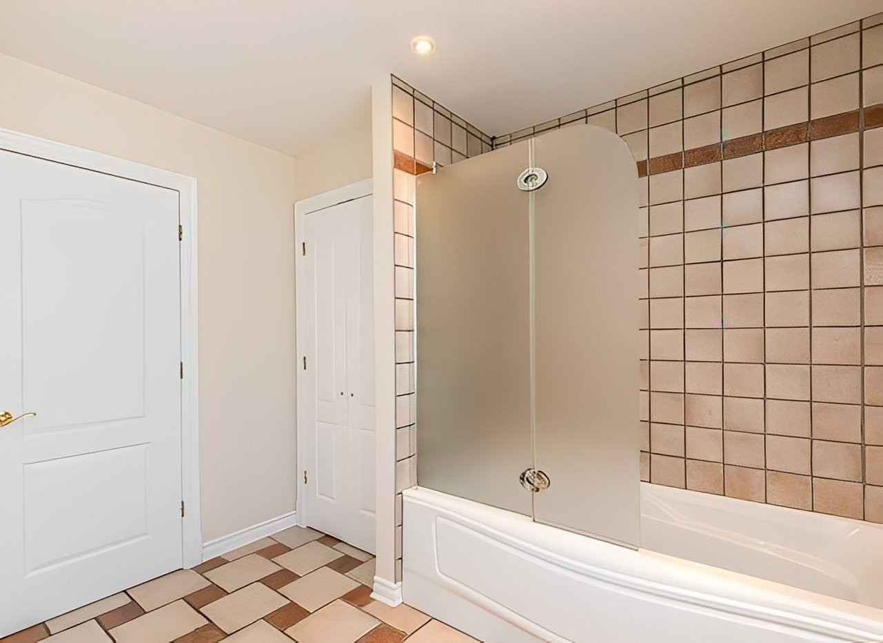 









7556


Boul. Lévesque E.

,
Laval (Duvernay),




QC
H7A1R8

