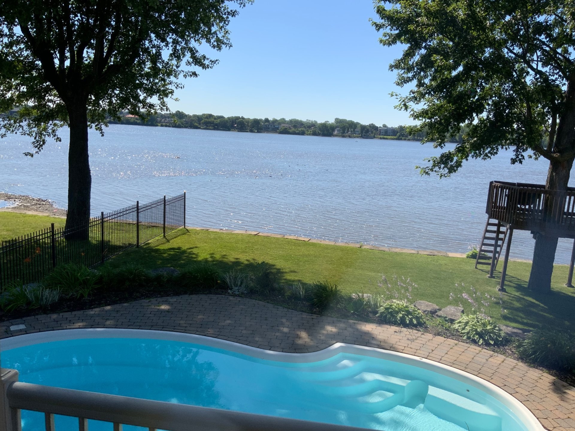 









7556


Boul. Lévesque E.

,
Laval (Duvernay),




QC
H7A1R8

