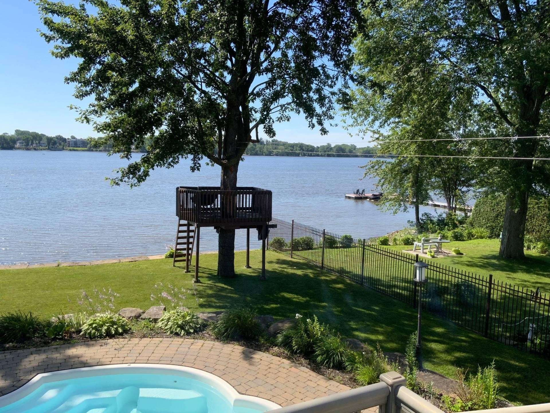 









7556


Boul. Lévesque E.

,
Laval (Duvernay),




QC
H7A1R8

