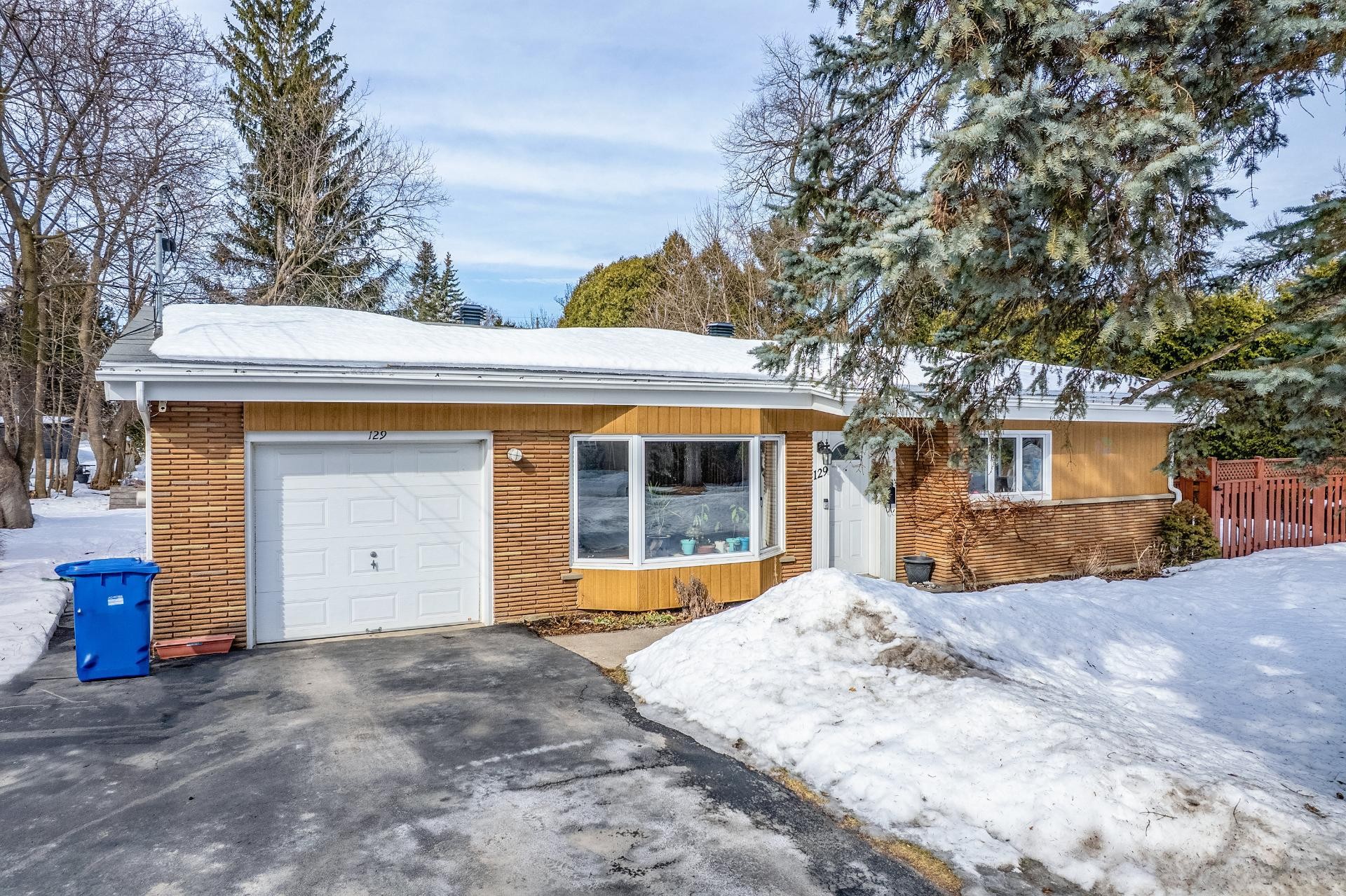 









129


Flamingo Drive

,
Beaconsfield,




QC
H9W2T3

