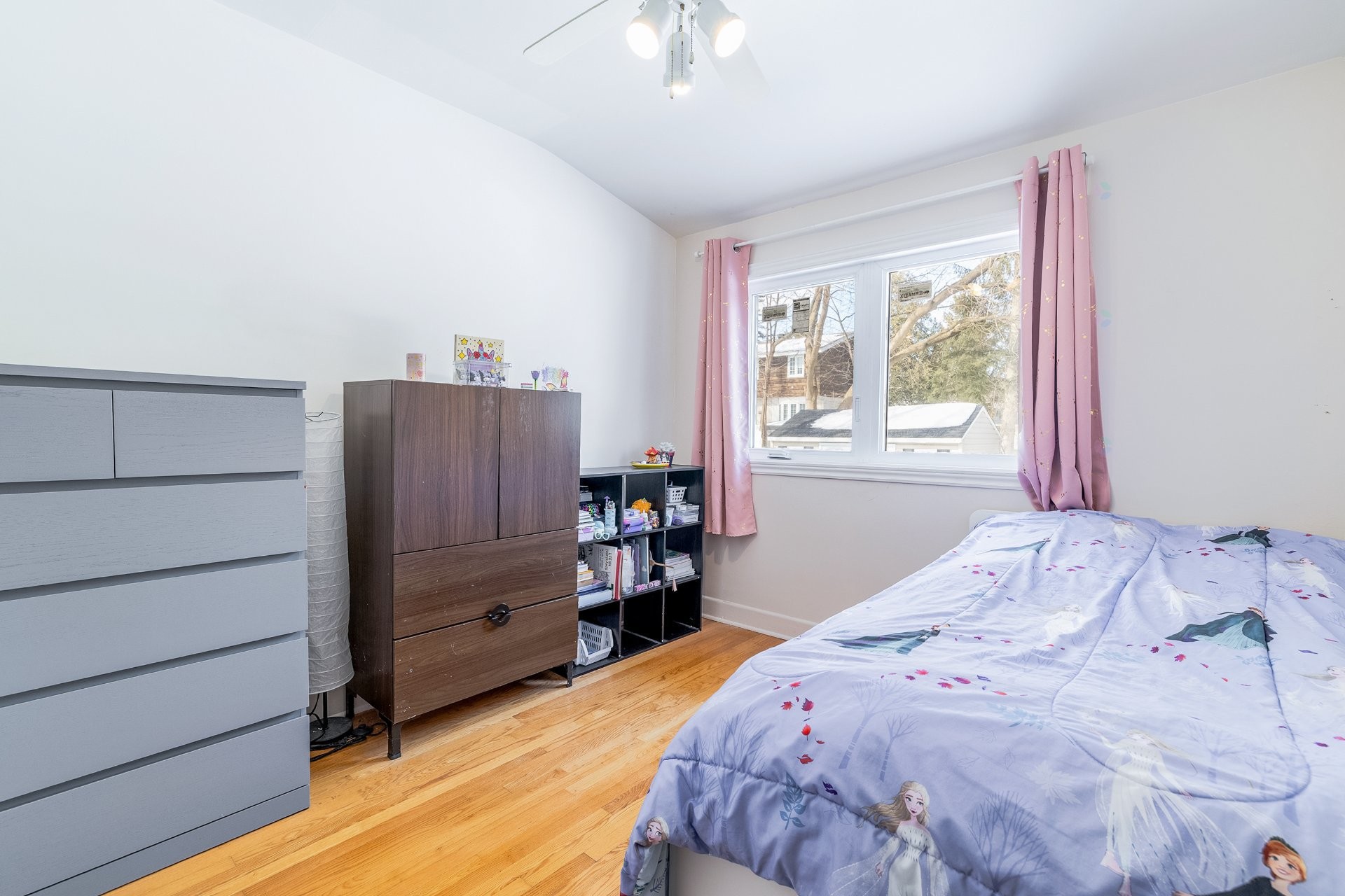 









129


Flamingo Drive

,
Beaconsfield,




QC
H9W2T3

