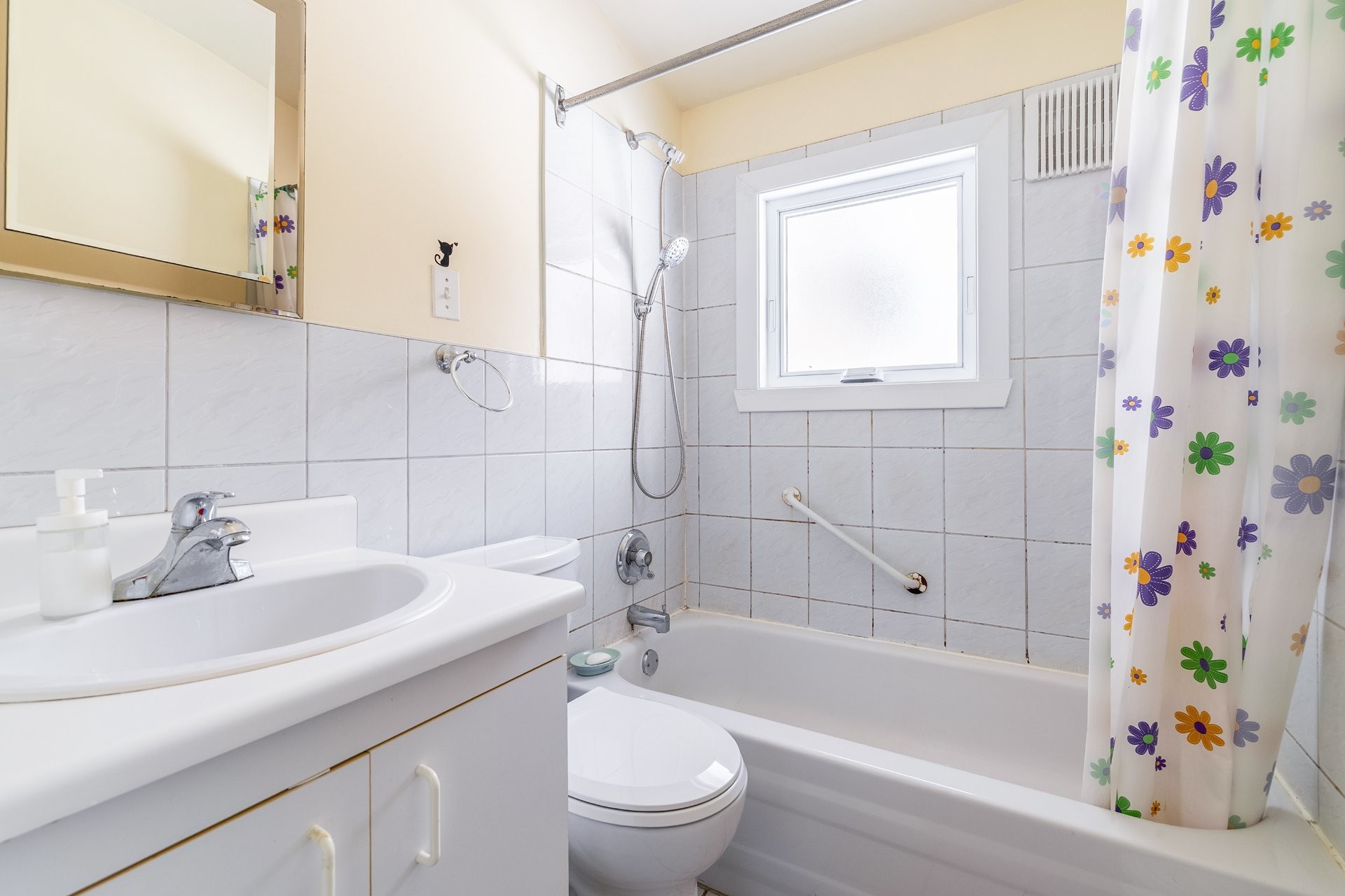 









129


Flamingo Drive

,
Beaconsfield,




QC
H9W2T3

