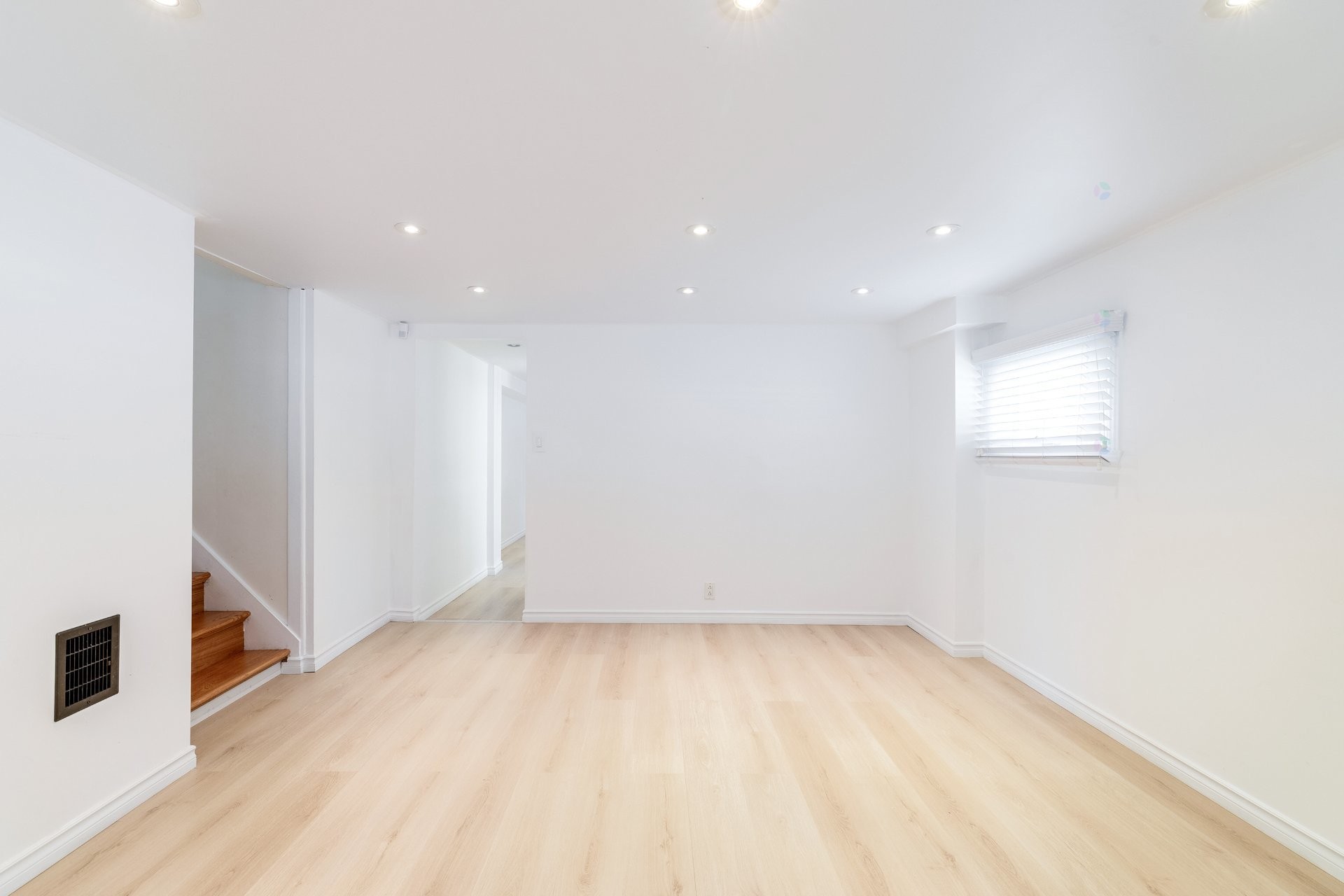 









129


Flamingo Drive

,
Beaconsfield,




QC
H9W2T3

