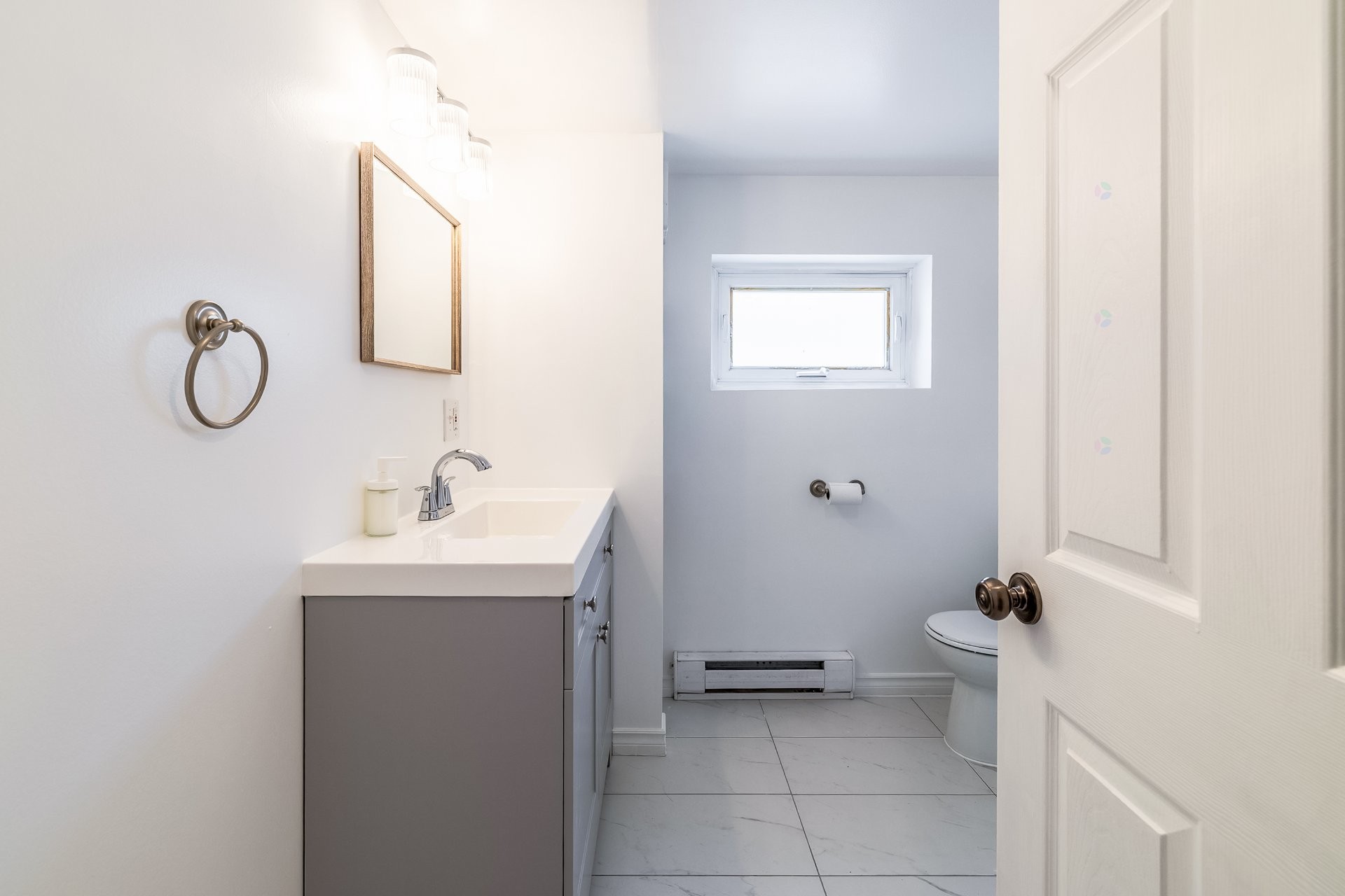 









129


Flamingo Drive

,
Beaconsfield,




QC
H9W2T3

