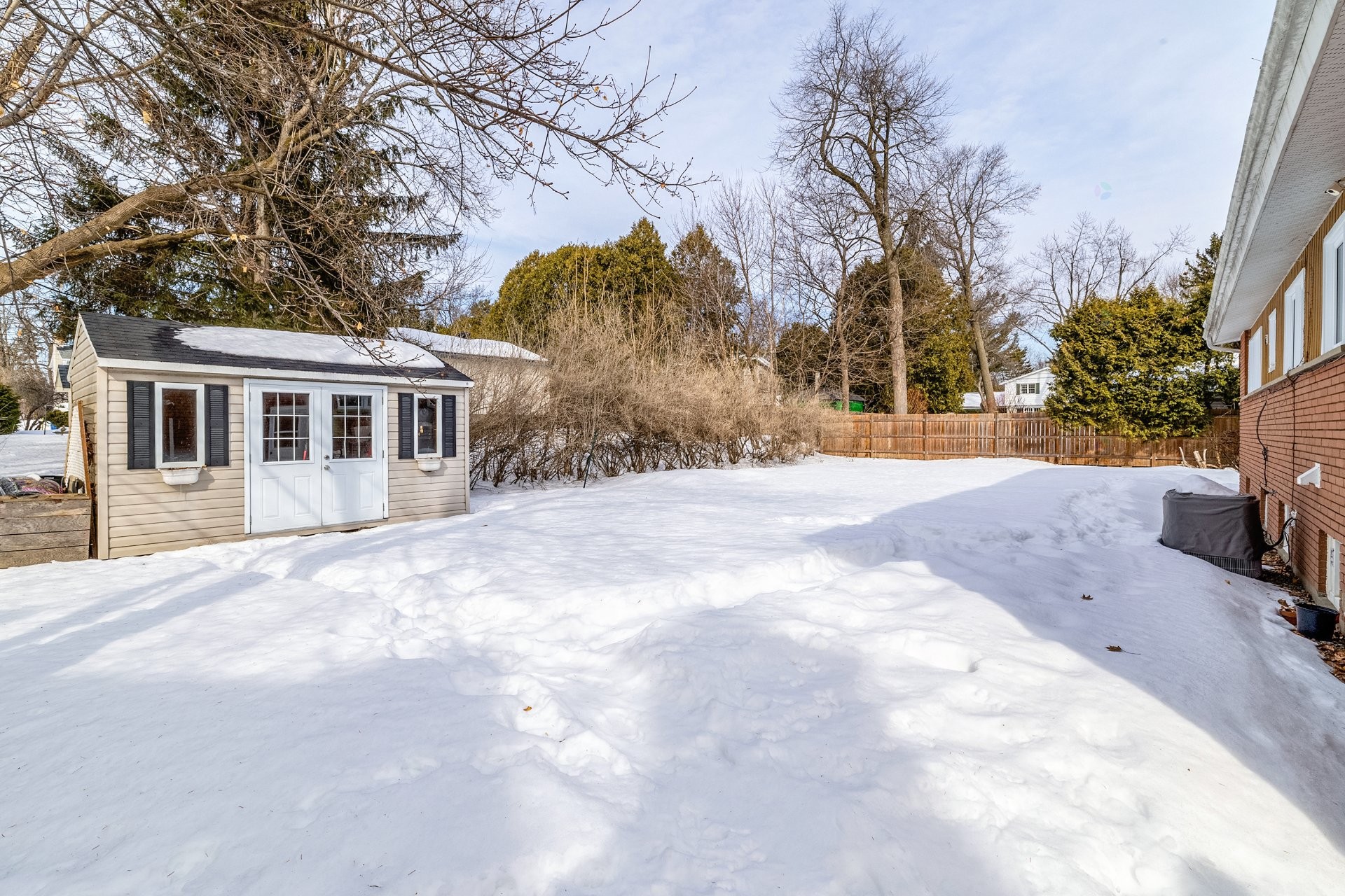 









129


Flamingo Drive

,
Beaconsfield,




QC
H9W2T3

