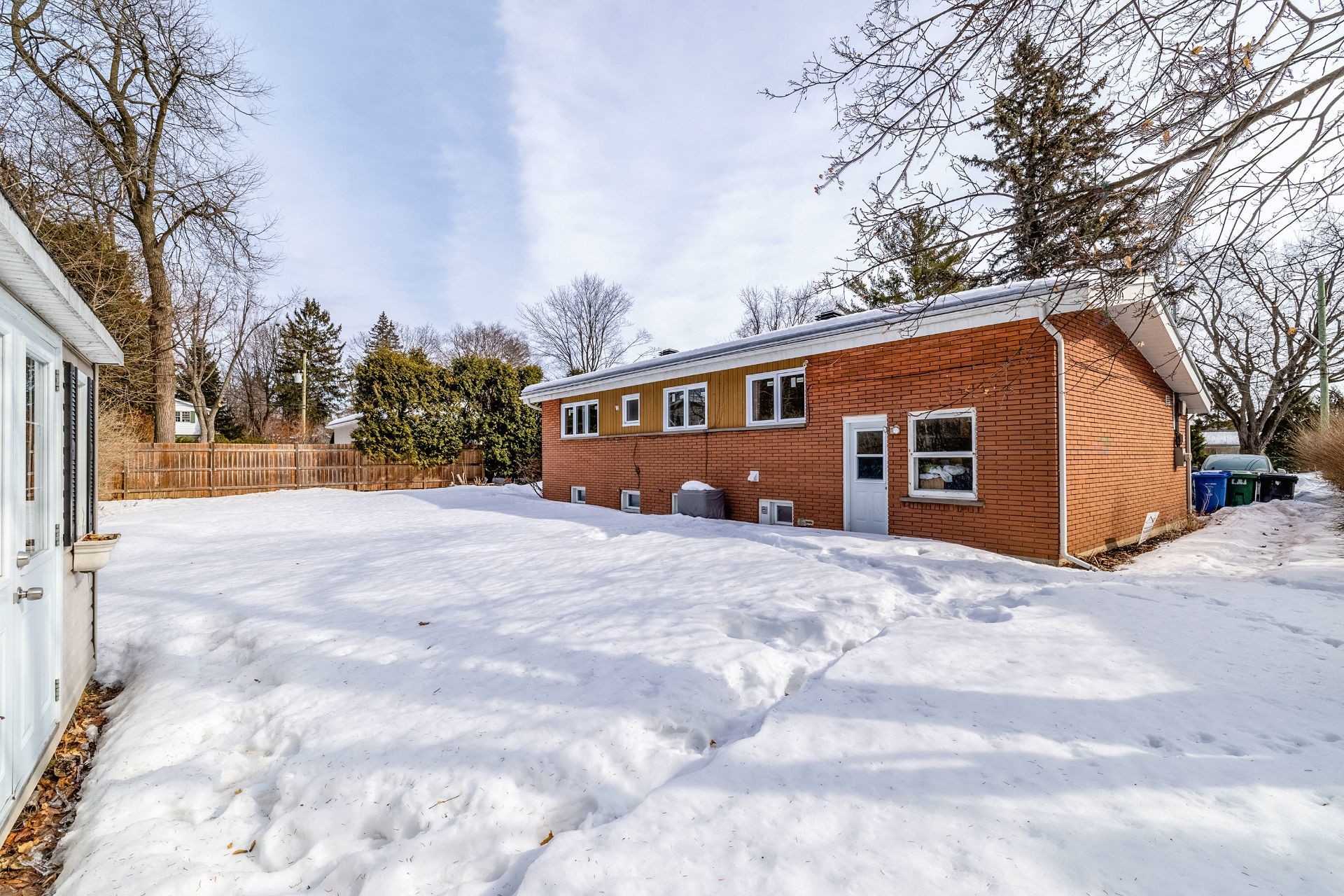









129


Flamingo Drive

,
Beaconsfield,




QC
H9W2T3

