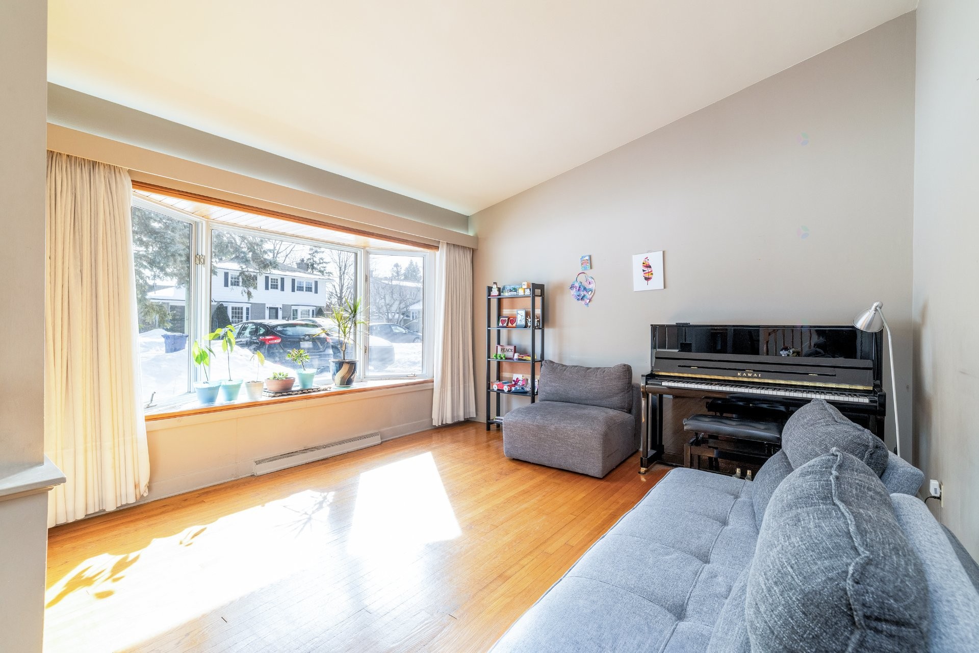 









129


Flamingo Drive

,
Beaconsfield,




QC
H9W2T3

