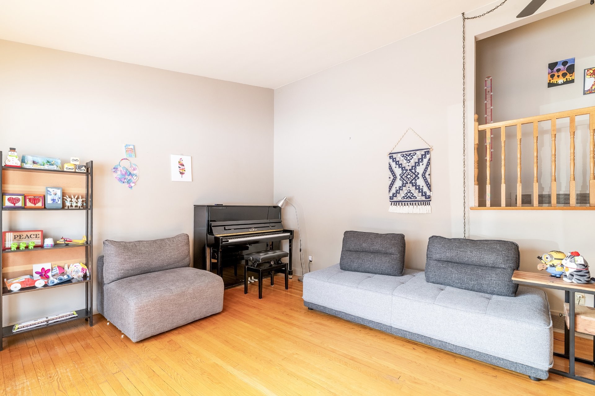 









129


Flamingo Drive

,
Beaconsfield,




QC
H9W2T3

