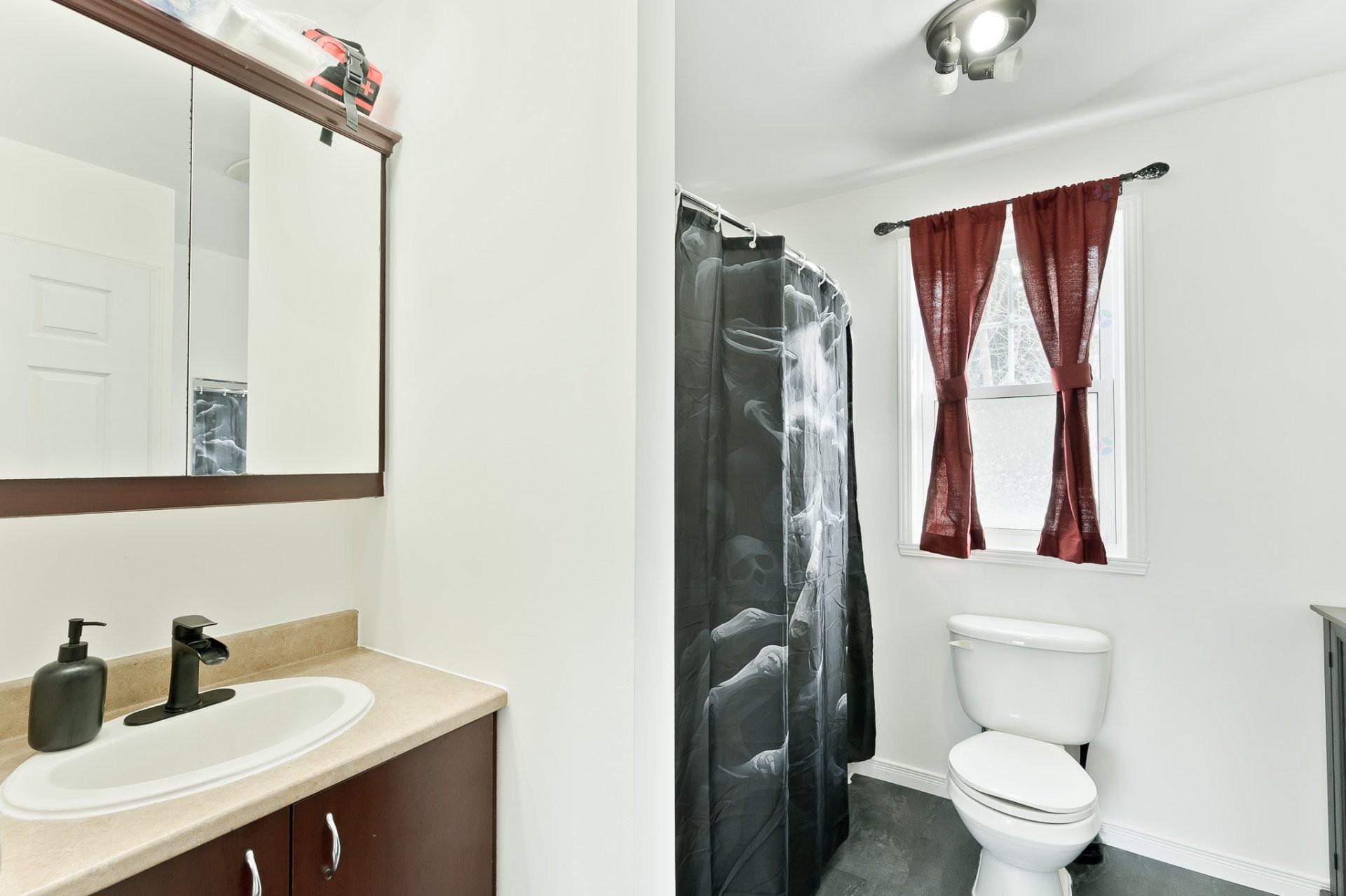 









475


Rue des Merisiers

,
Coaticook,




QC
J1A3H8

