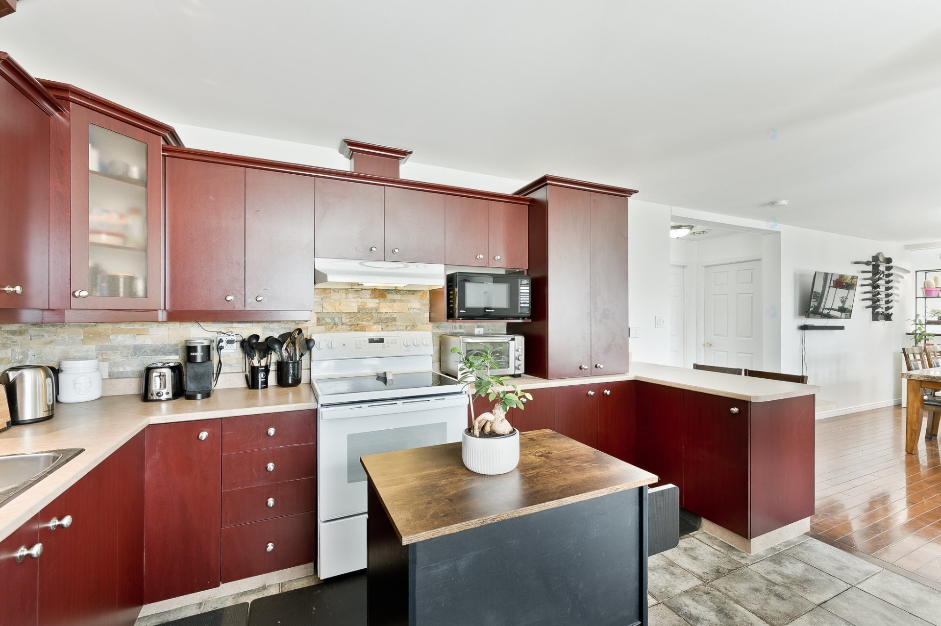 









475


Rue des Merisiers

,
Coaticook,




QC
J1A3H8

