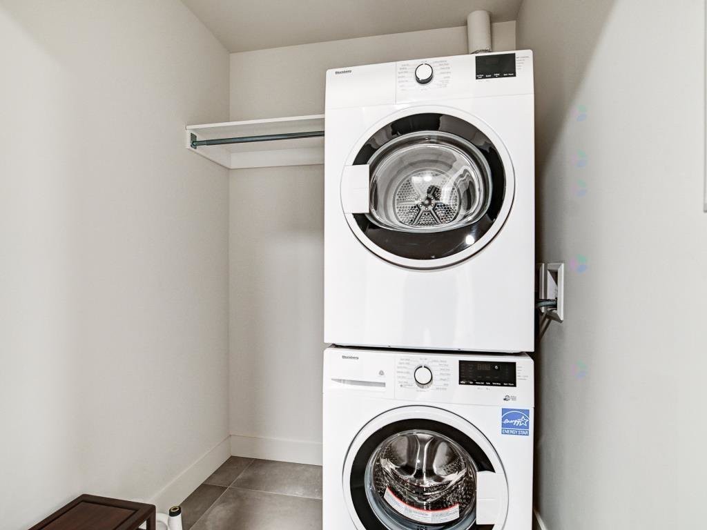 









1288


Rue St-Antoine O.

, 307,
Montréal (Ville-Marie),




QC
H3C0X6

