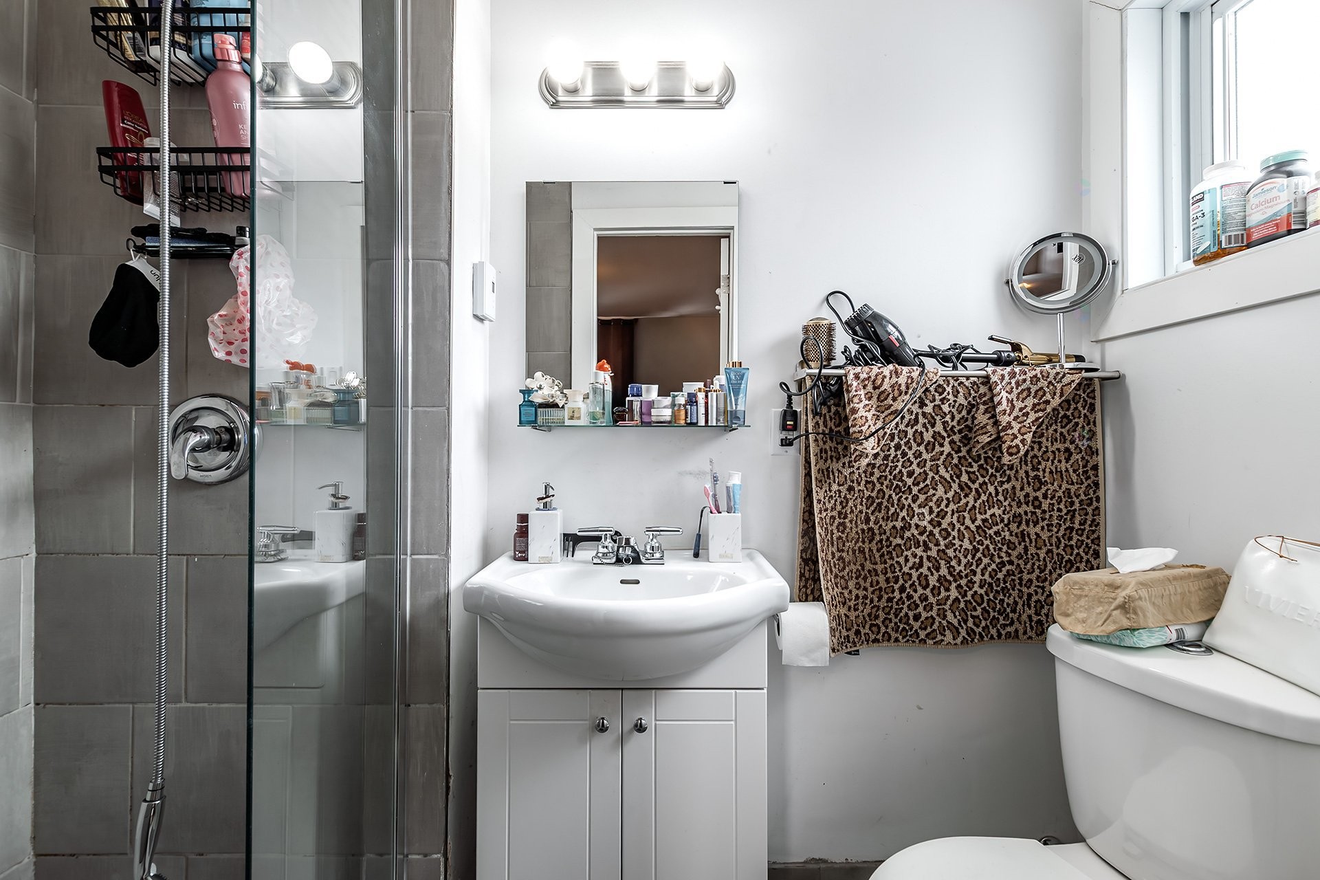 









5765

 - 5767


Av. Fairside

,
Côte-Saint-Luc,




QC
H4W2A6

