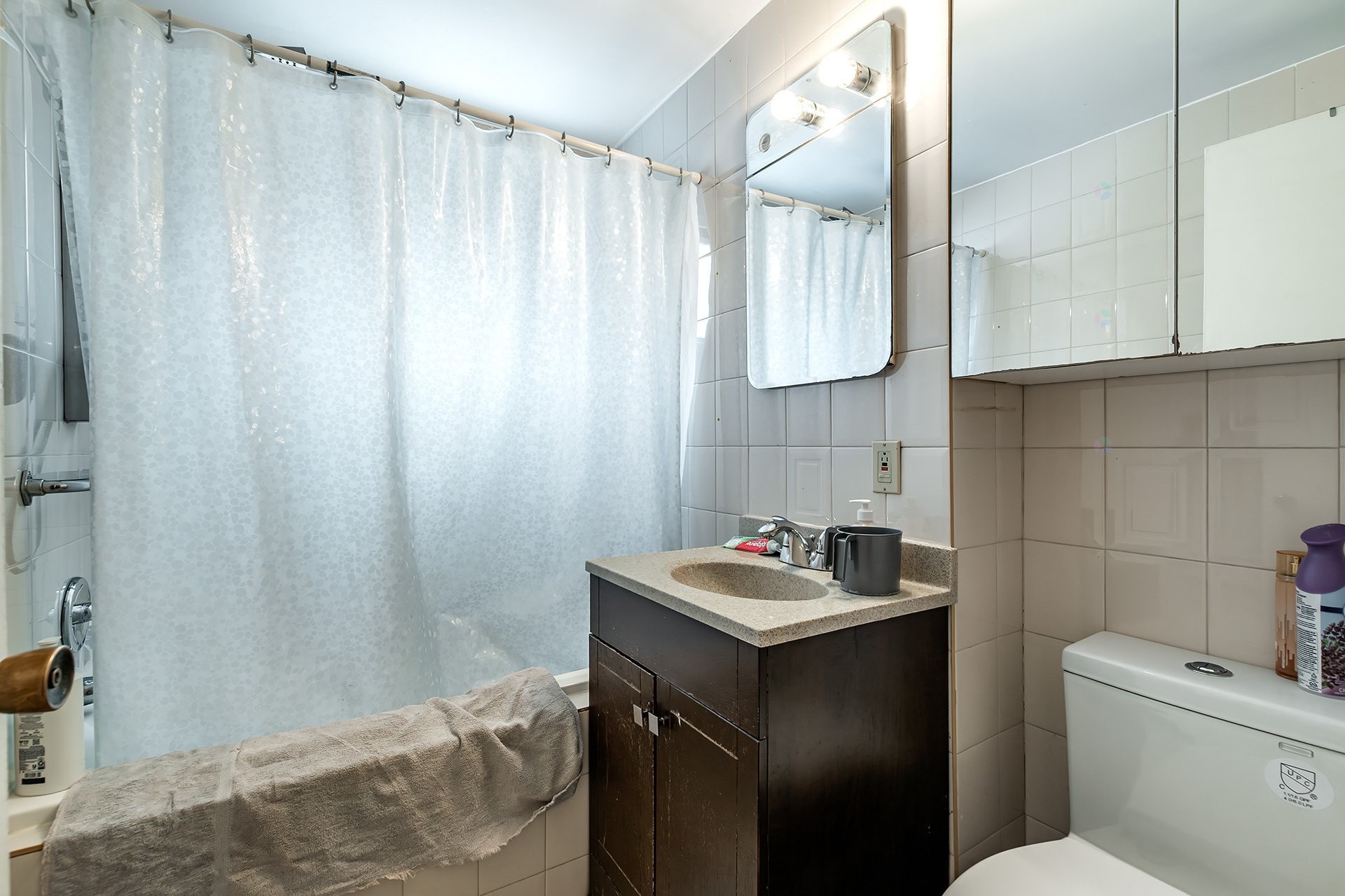 









5765

 - 5767


Av. Fairside

,
Côte-Saint-Luc,




QC
H4W2A6

