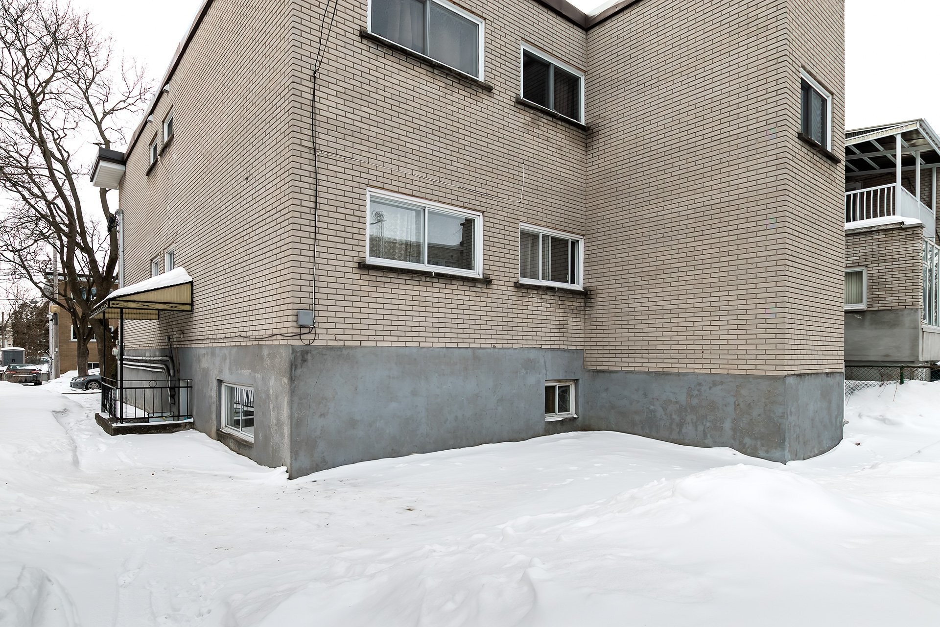 









5765

 - 5767


Av. Fairside

,
Côte-Saint-Luc,




QC
H4W2A6

