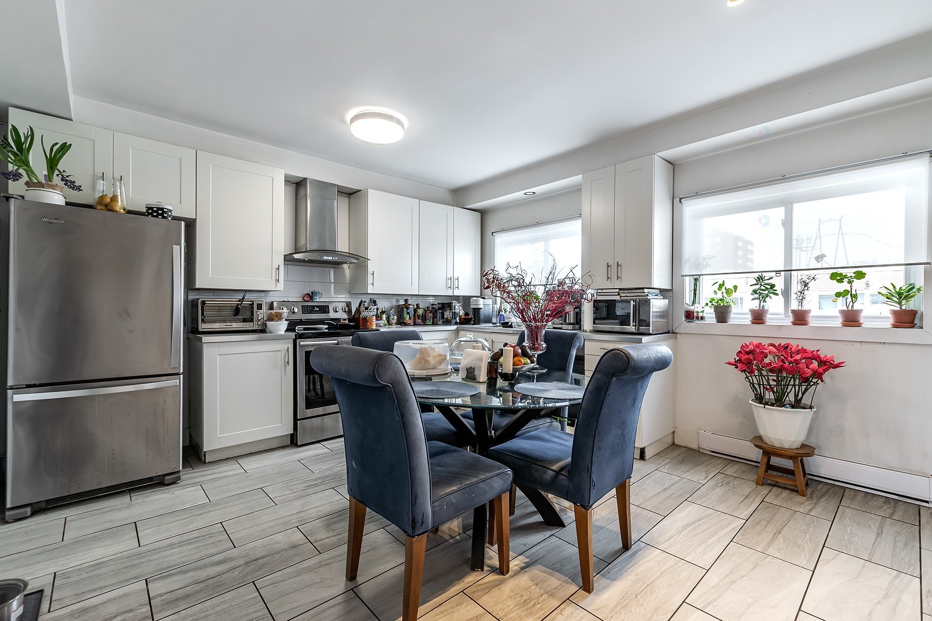 









5765

 - 5767


Av. Fairside

,
Côte-Saint-Luc,




QC
H4W2A6

