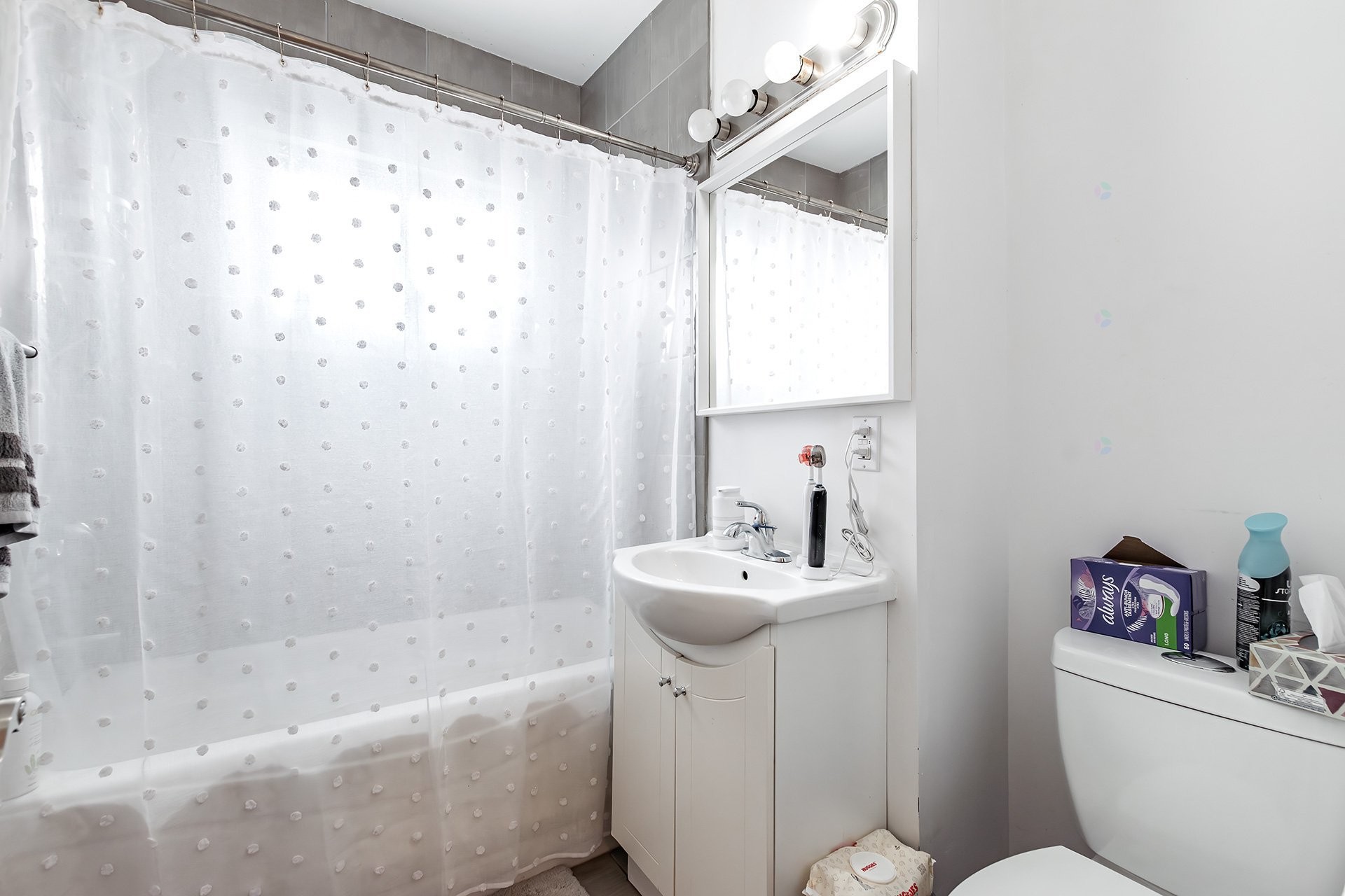 









5765

 - 5767


Av. Fairside

,
Côte-Saint-Luc,




QC
H4W2A6

