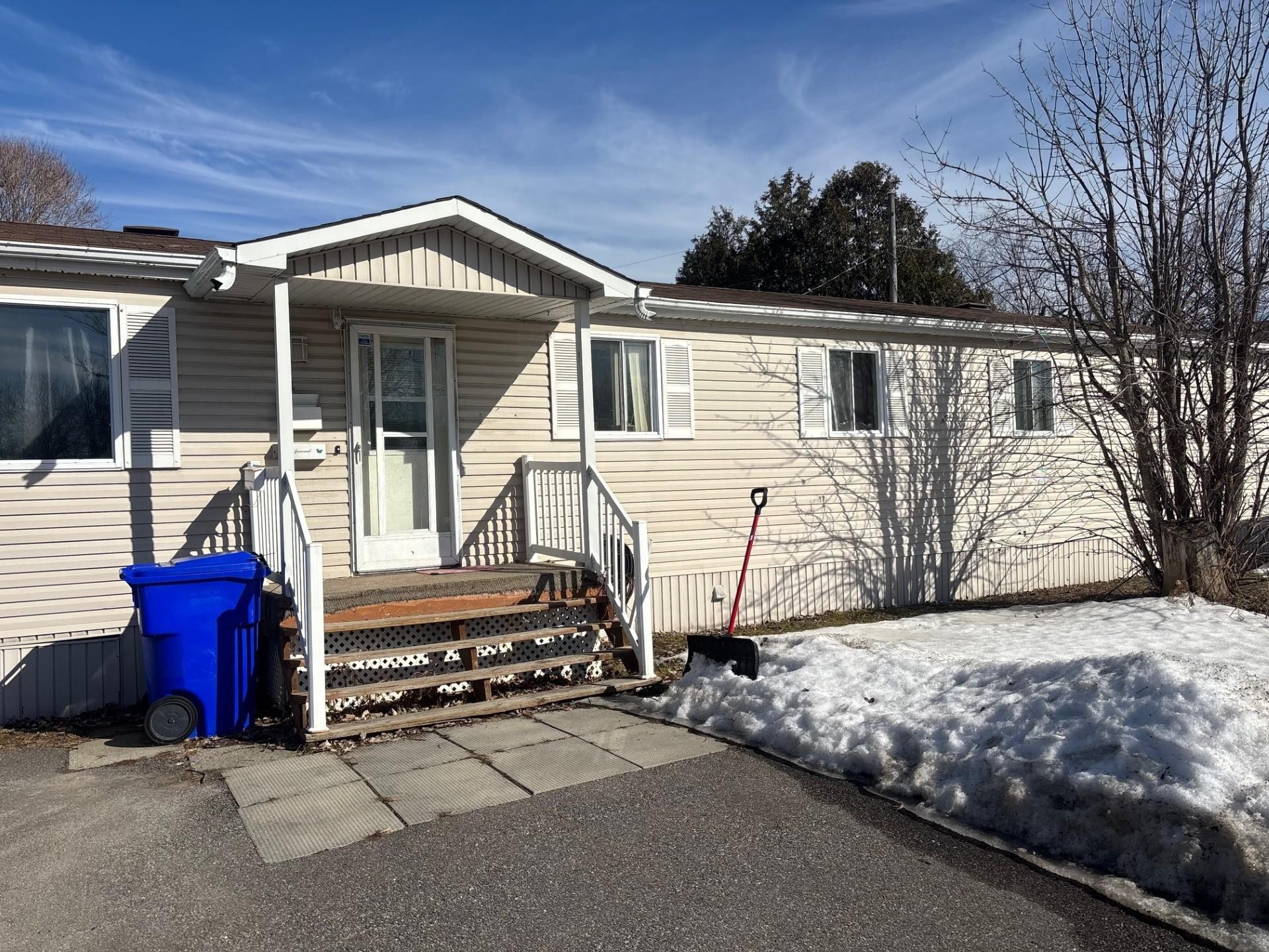 









46


5e Avenue O.

,
Gatineau (Gatineau),




QC
J8T4E8

