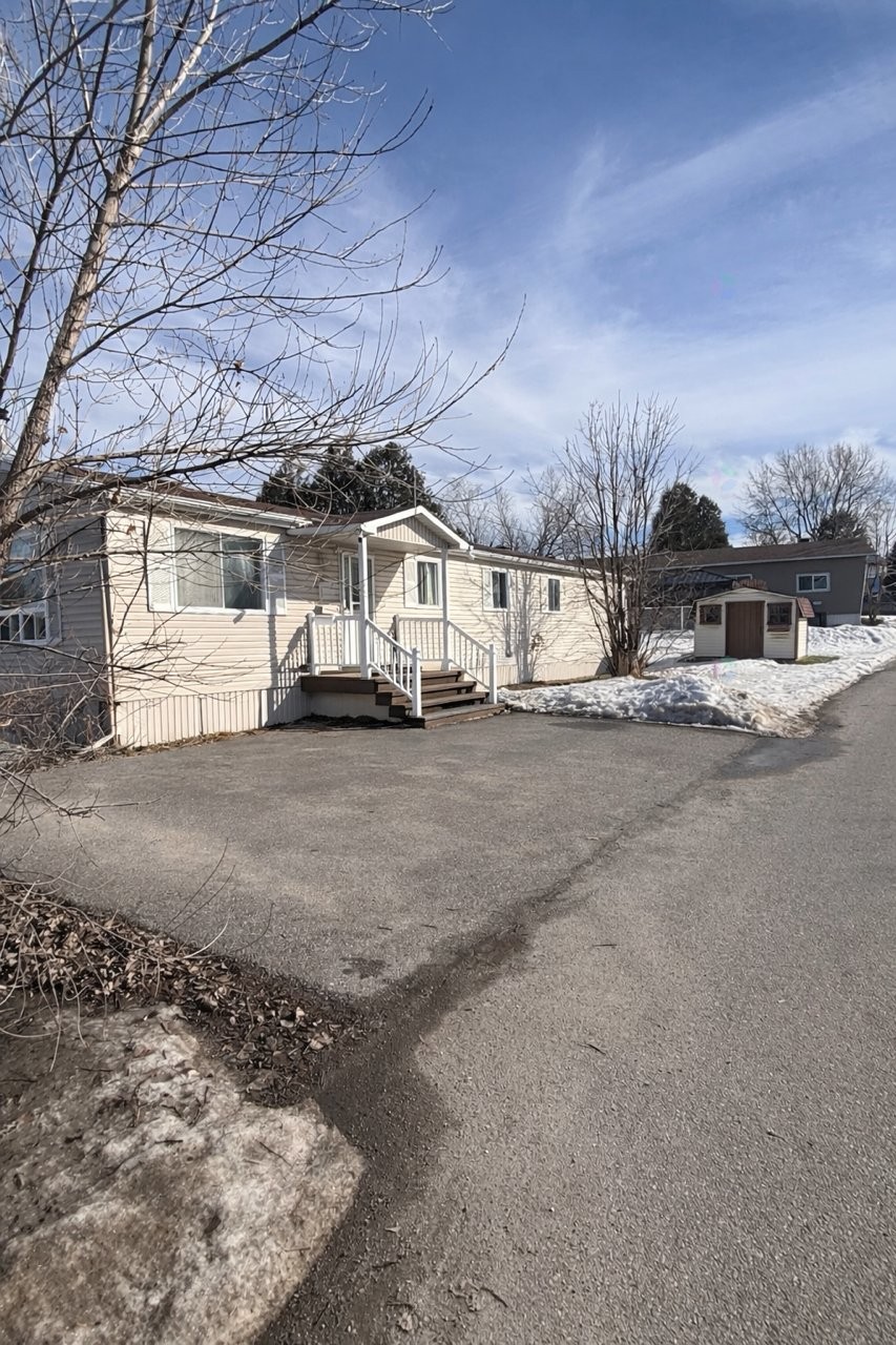 









46


5e Avenue O.

,
Gatineau (Gatineau),




QC
J8T4E8

