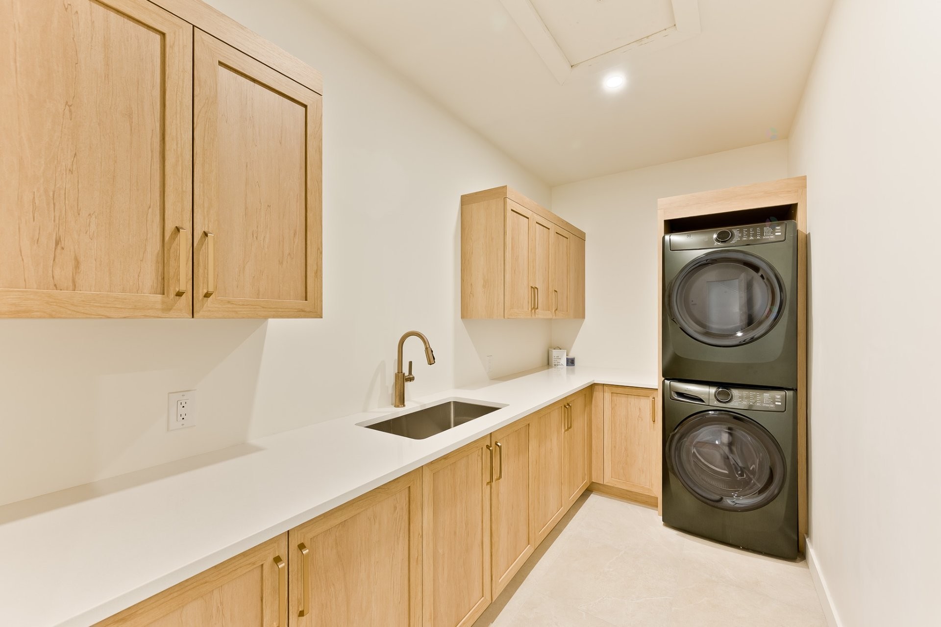 









234


Rue St-Laurent

,
Cookshire-Eaton,




QC
J0B1M0

