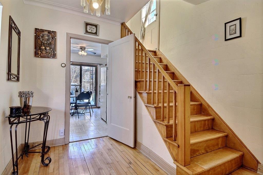 









4593


Av. Montclair

,
Montréal (Côte-des-Neiges/Notre-Dame-de-Grâce),




QC
H4B2J8

