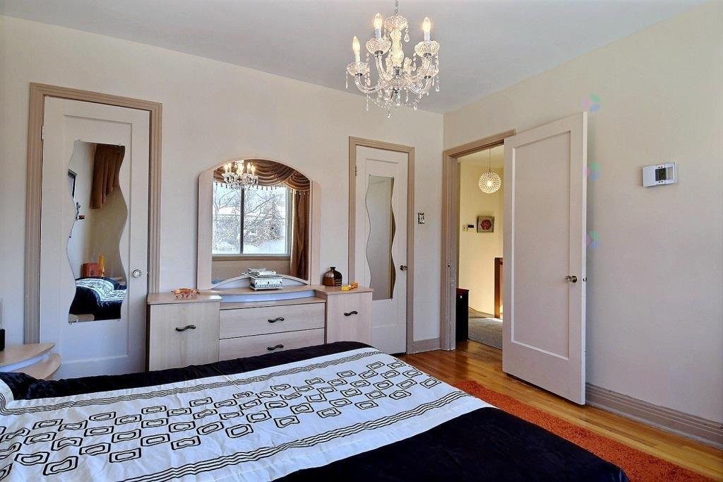 









4593


Av. Montclair

,
Montréal (Côte-des-Neiges/Notre-Dame-de-Grâce),




QC
H4B2J8

